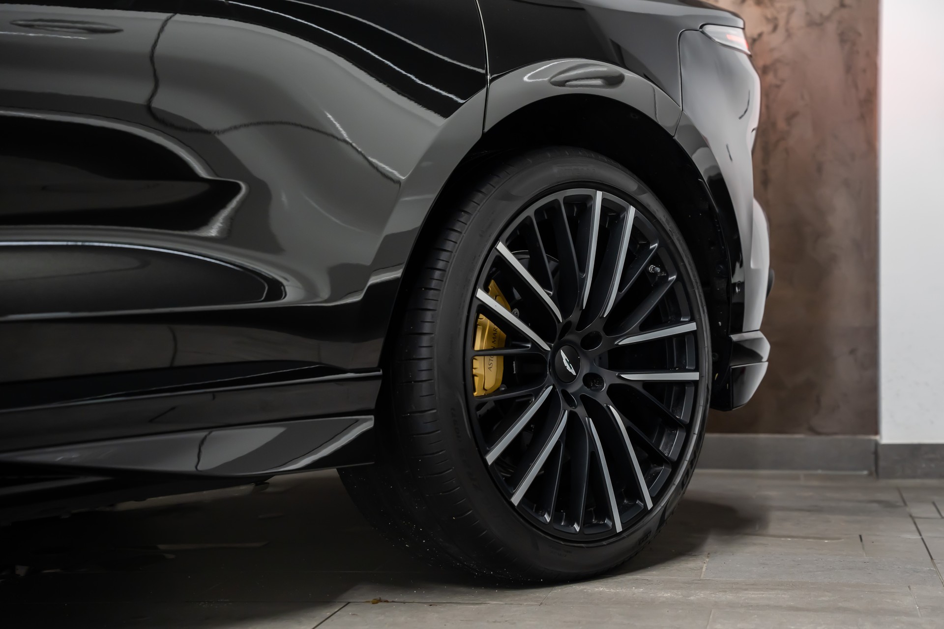 ASTON MARTIN DBX 707 4.0 V8 Bi-Turbo *Sonderlackierung*Garantie*23"*-image-13