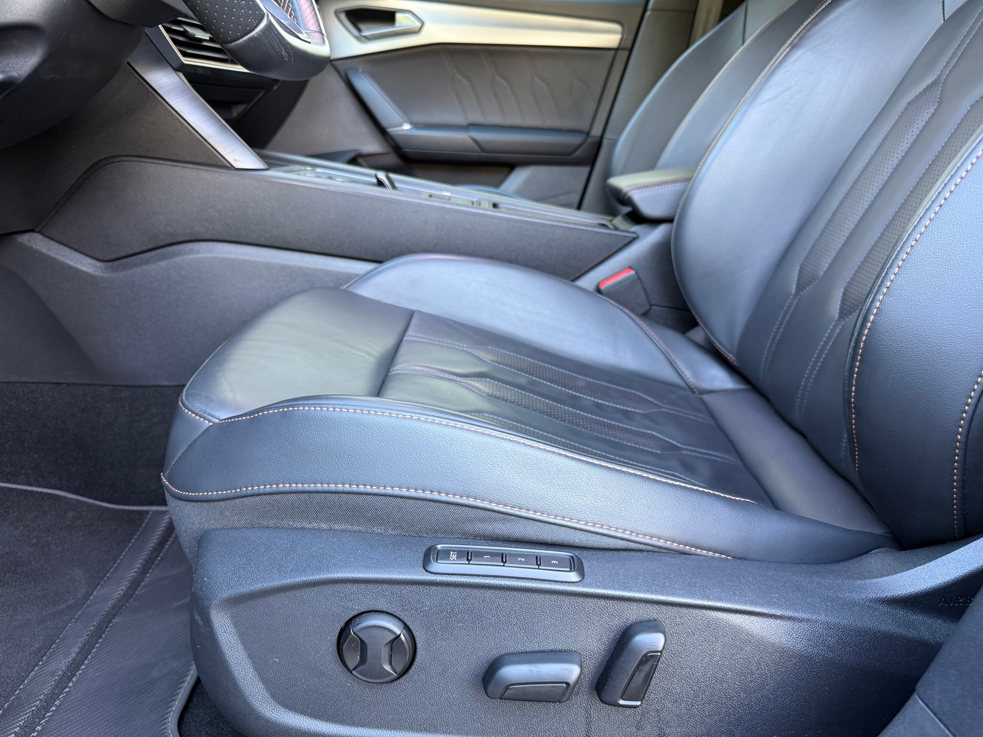 CUPRA LEON ST 2.0 TSI VZ DSG 4Drive-image-15