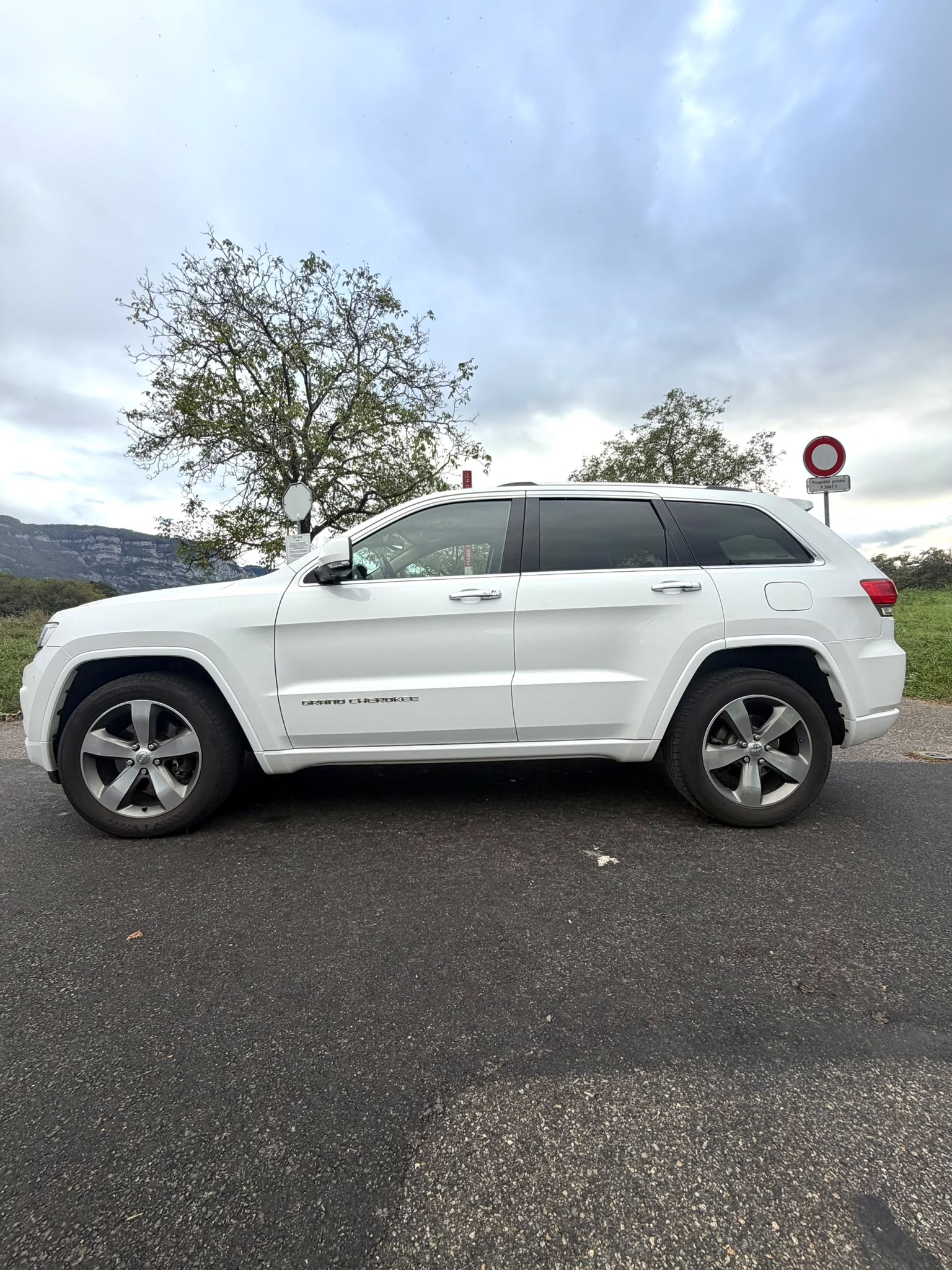 JEEP 3.0 CRD 250 Overland-image-2