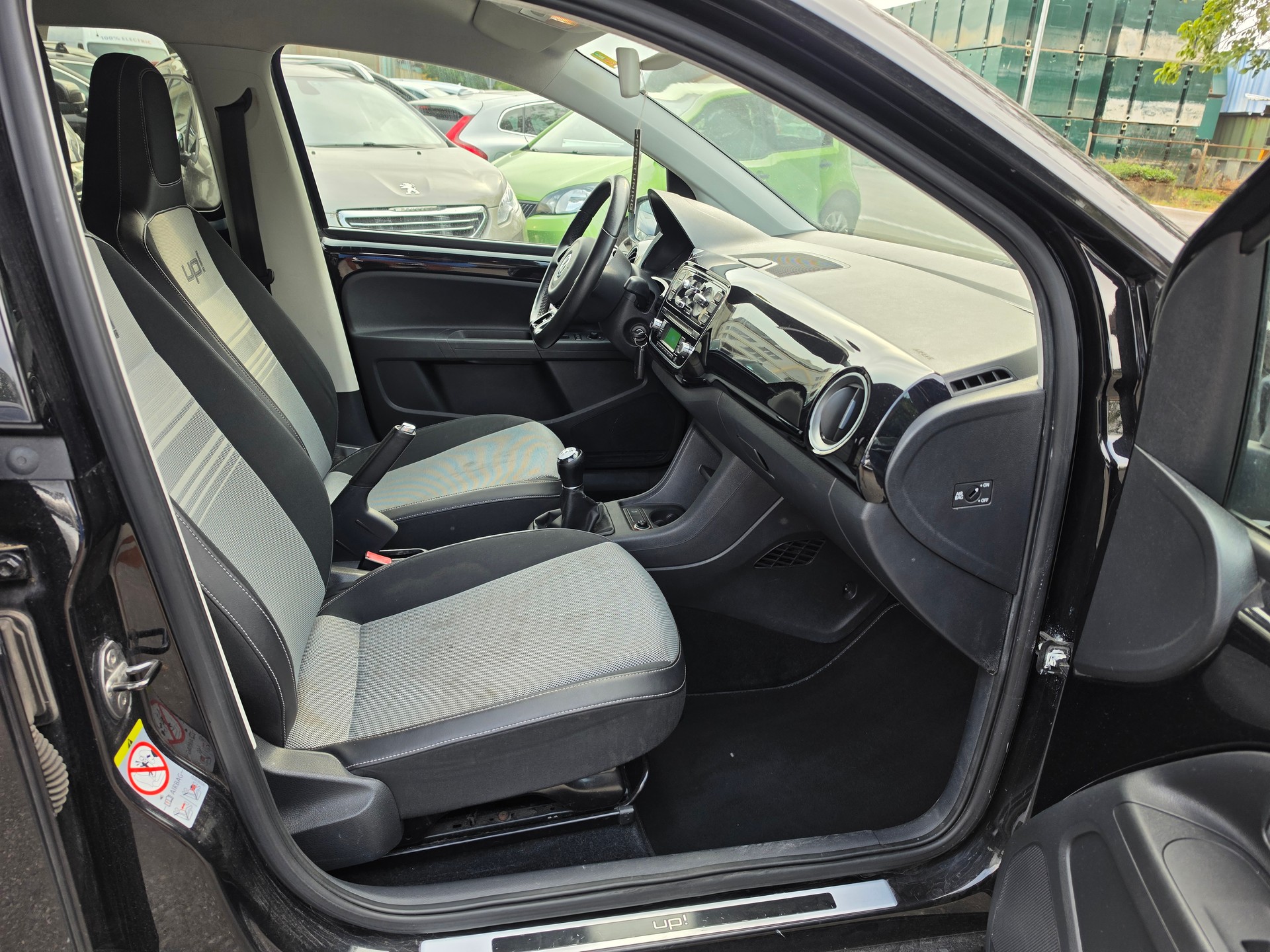 VW Up 1.0 BMT black up-image-10