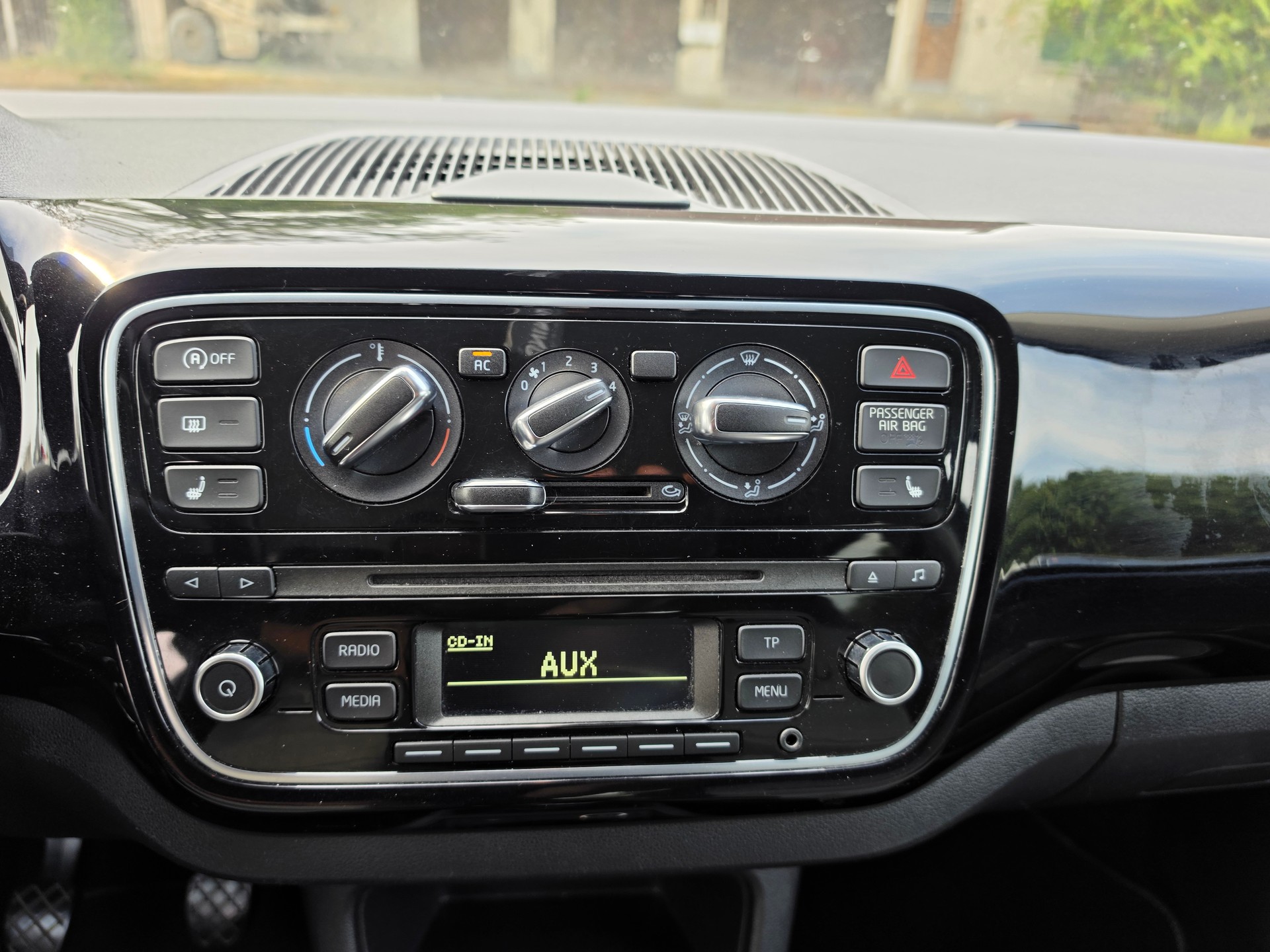VW Up 1.0 BMT black up-image-13