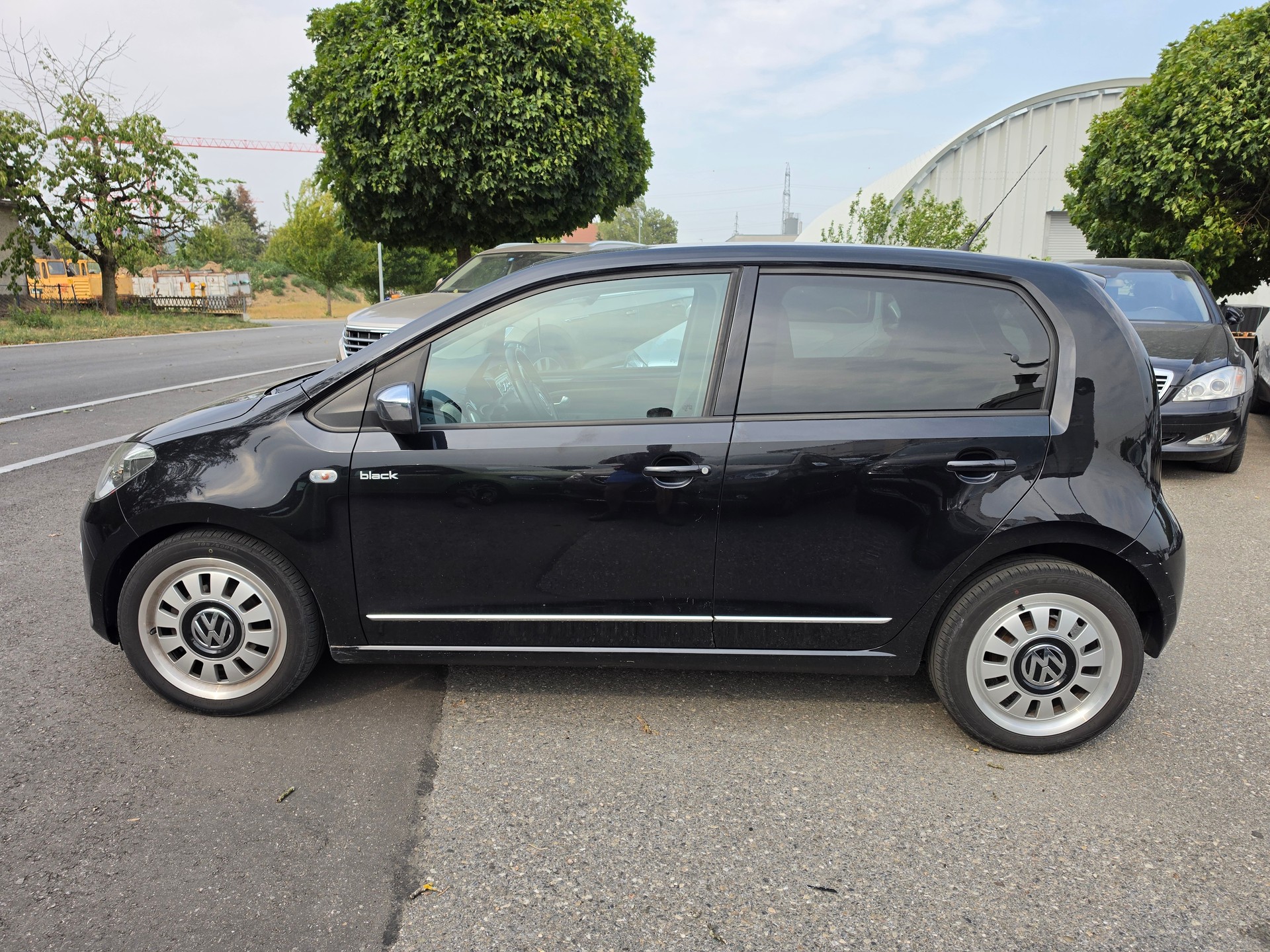 VW Up 1.0 BMT black up-image-1