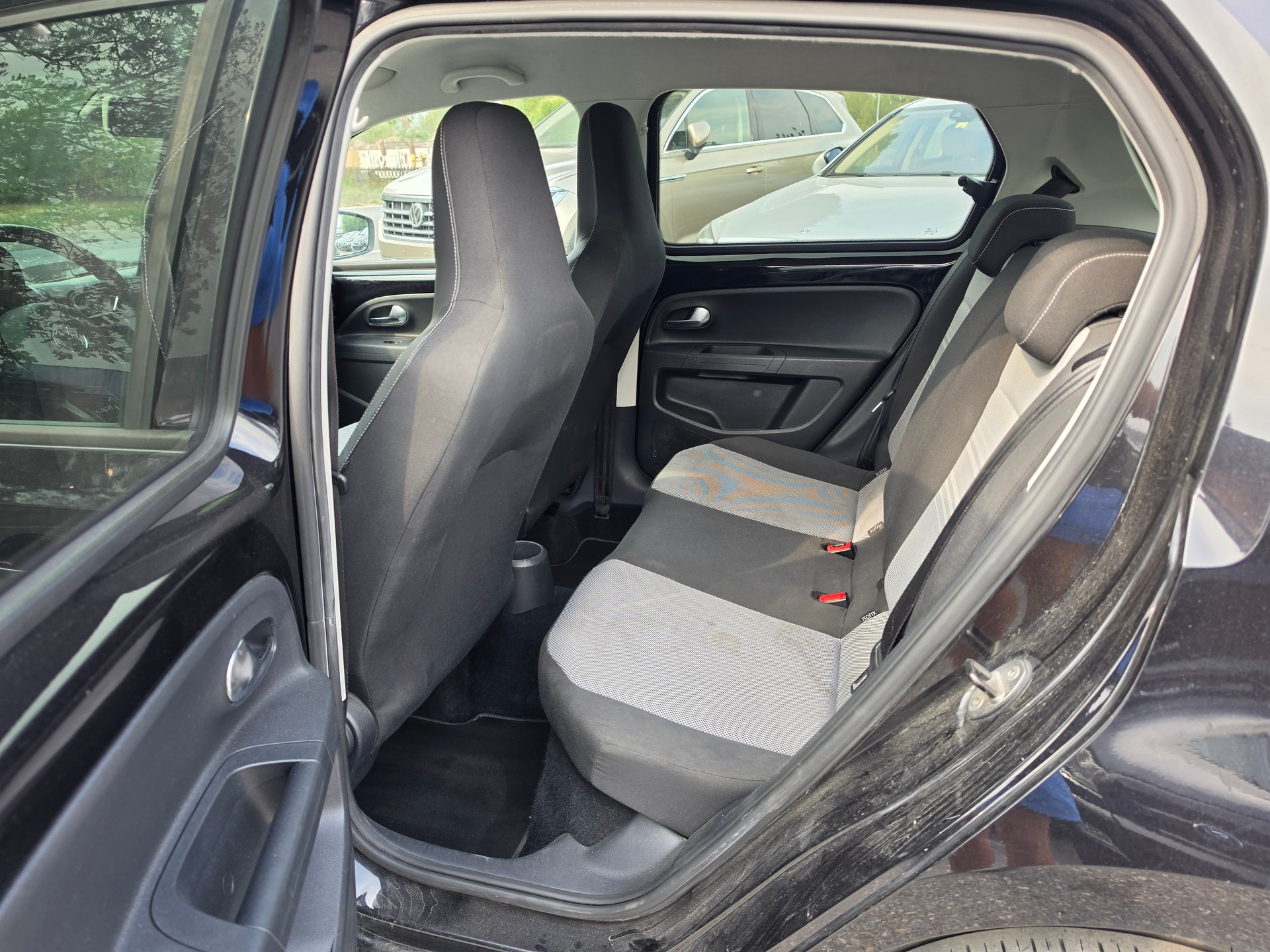VW Up 1.0 BMT black up-image-11