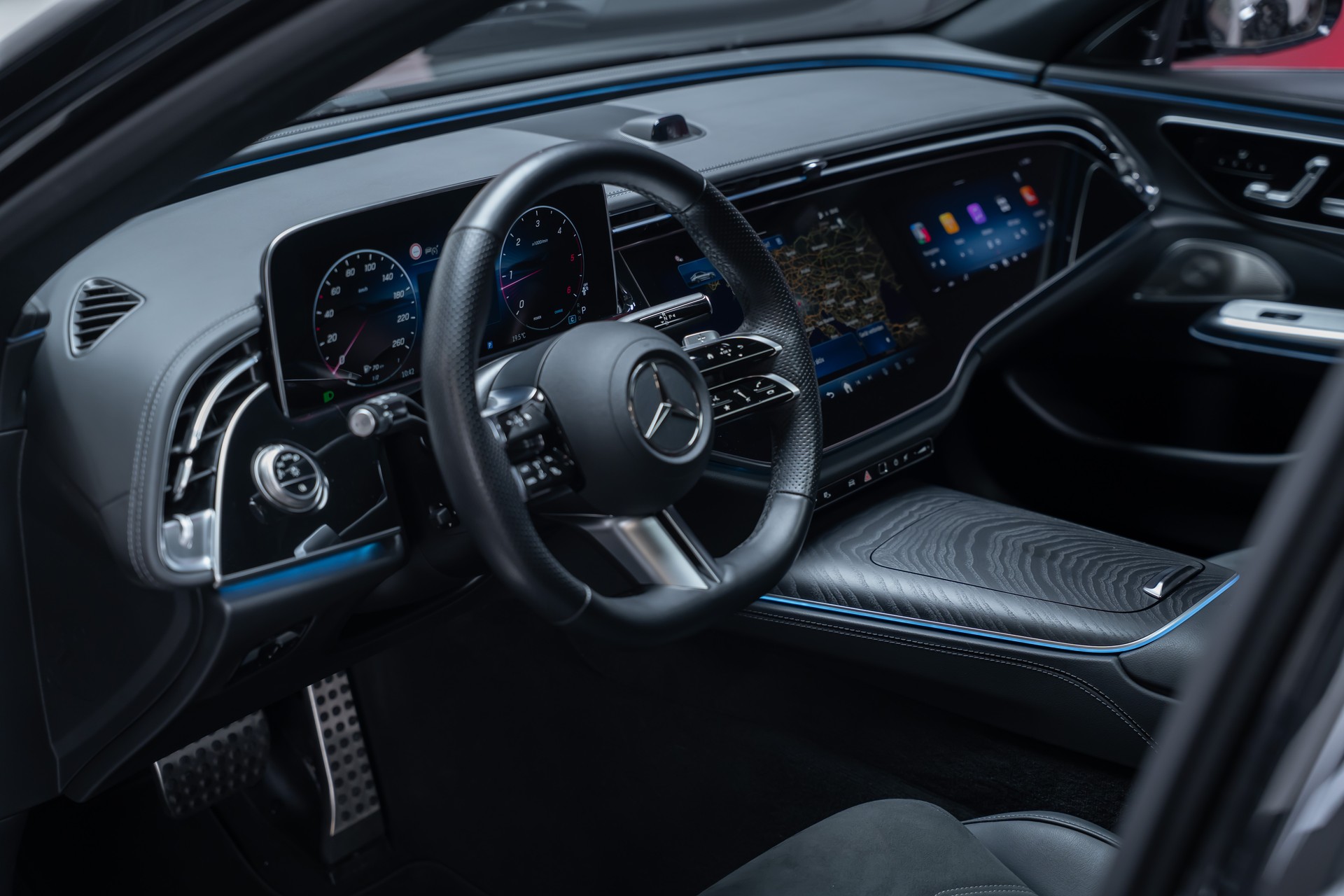 MERCEDES-BENZ E 220 d AMG Line Limousine / Hyperscreen / Panorama-Schiebedach / Burmester-image-13