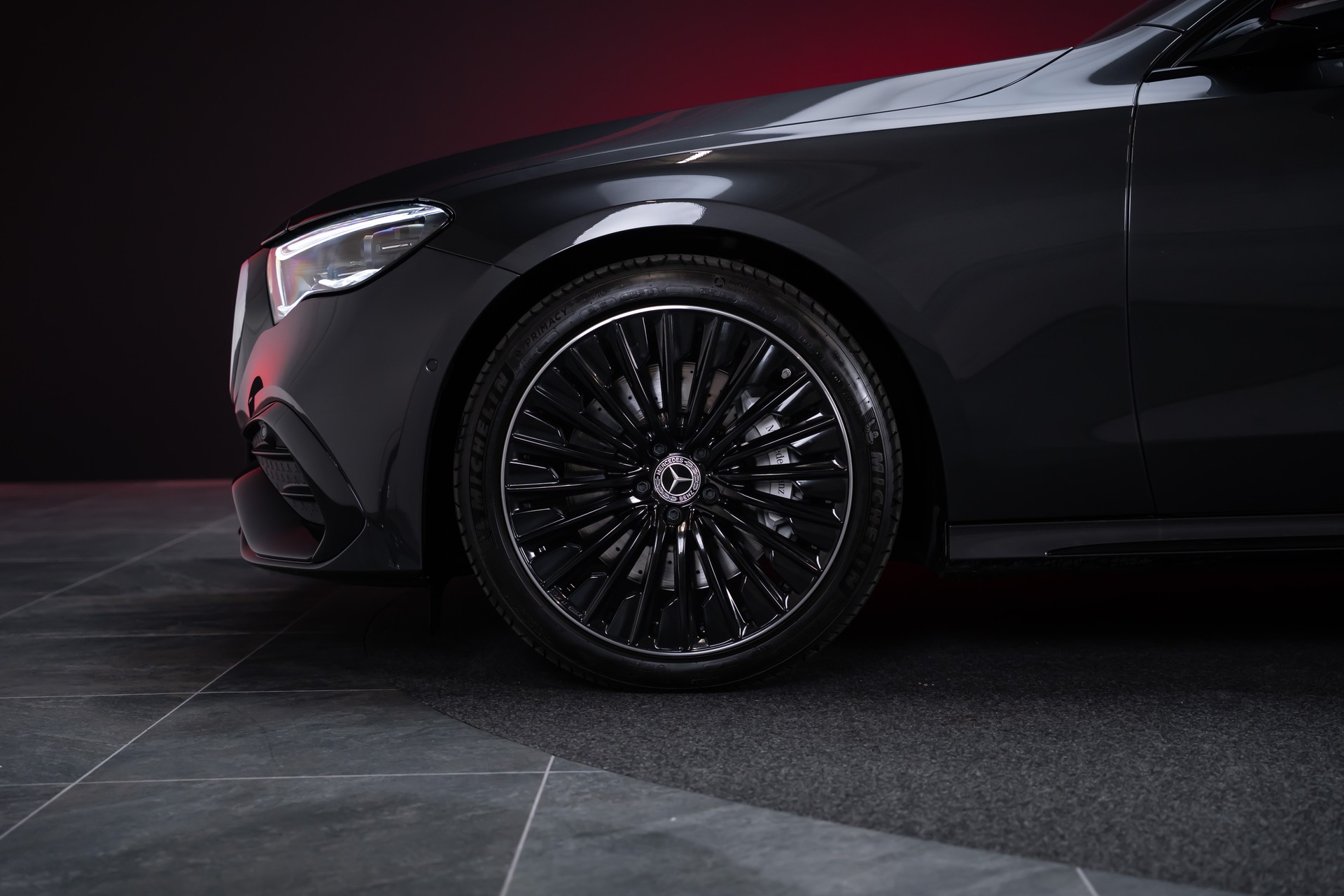 MERCEDES-BENZ E 220 d AMG Line Limousine / Hyperscreen / Panorama-Schiebedach / Burmester-image-39