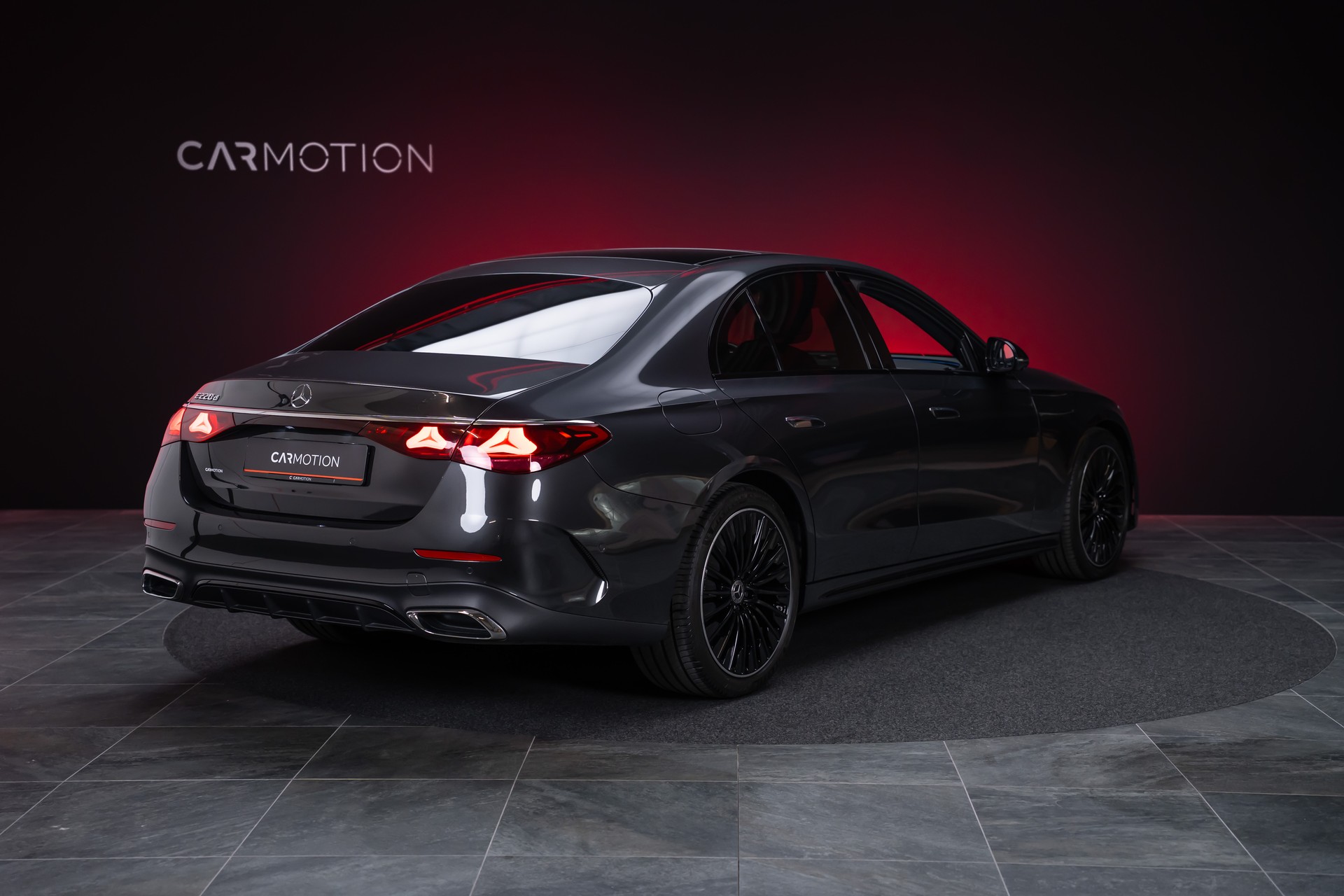 MERCEDES-BENZ E 220 d AMG Line Limousine / Hyperscreen / Panorama-Schiebedach / Burmester-image-4