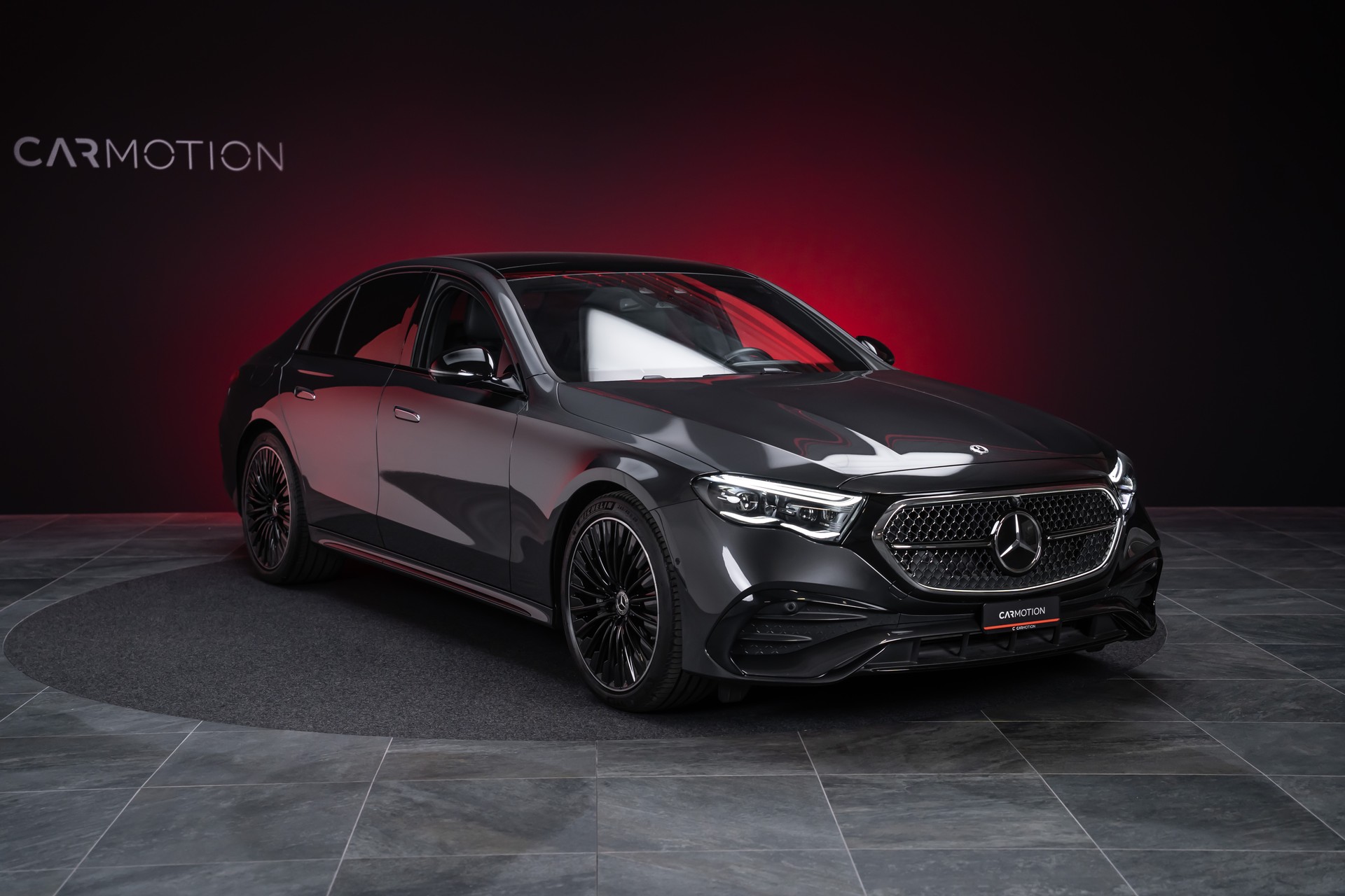 MERCEDES-BENZ E 220 d AMG Line Limousine / Hyperscreen / Panorama-Schiebedach / Burmester-showroom-element-2