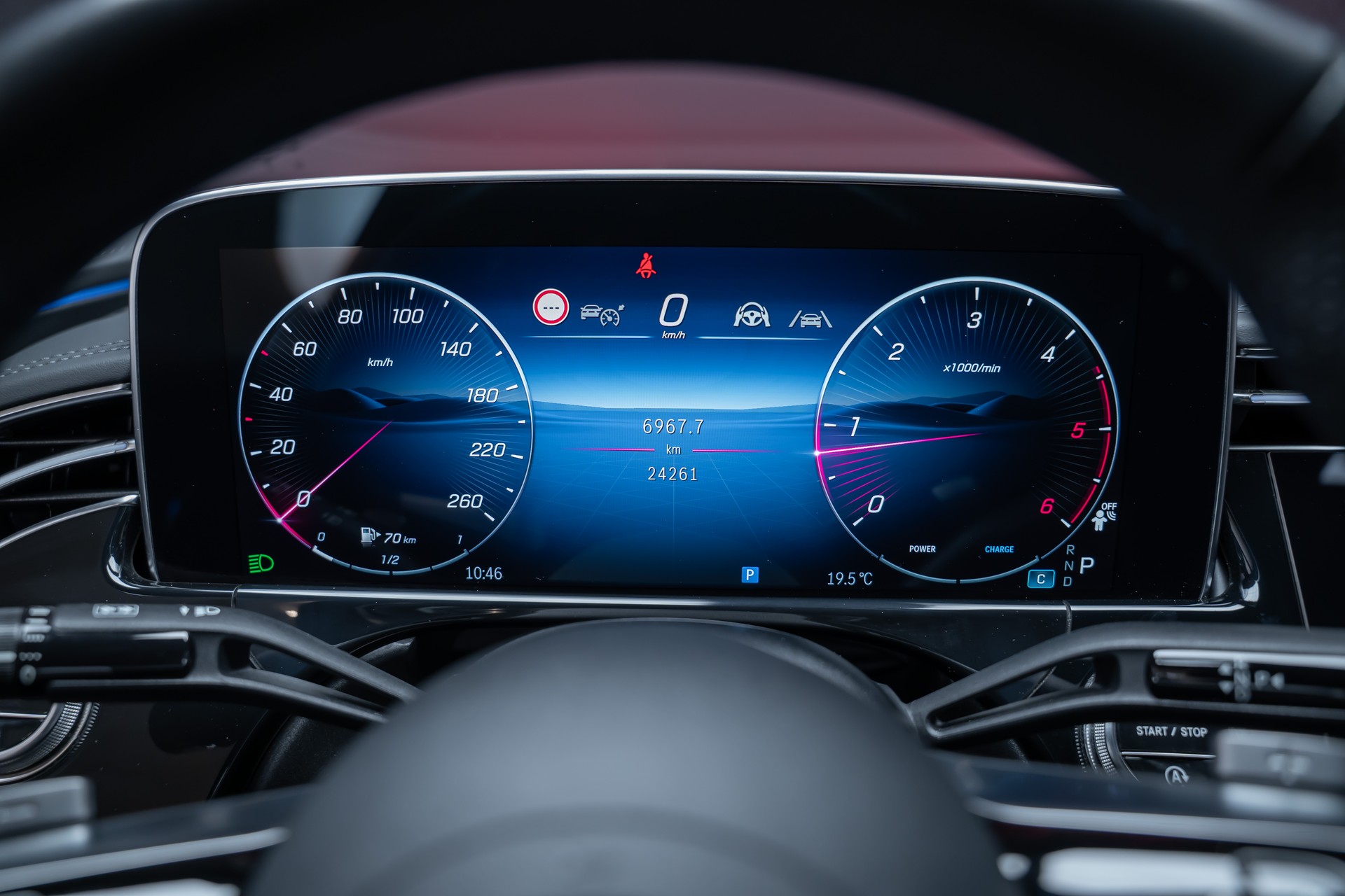 MERCEDES-BENZ E 220 d AMG Line Limousine / Hyperscreen / Panorama-Schiebedach / Burmester-image-26