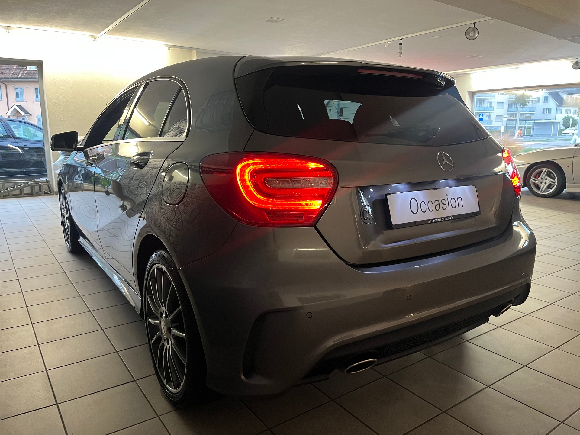 MERCEDES-BENZ A 180 AMG Line-image-3