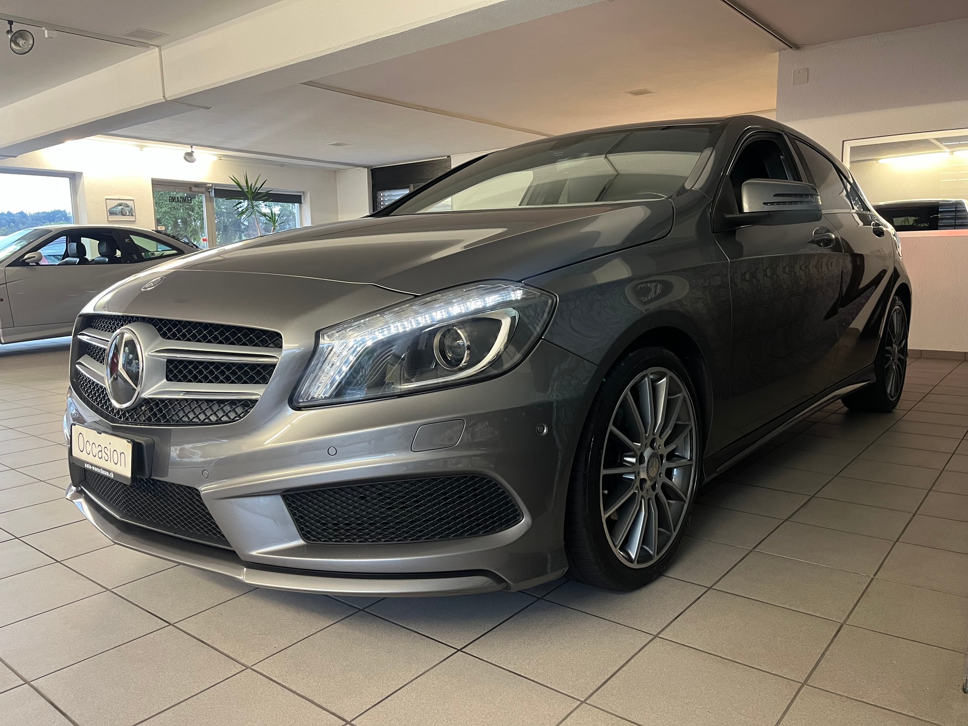 MERCEDES-BENZ A 180 AMG Line-image-4