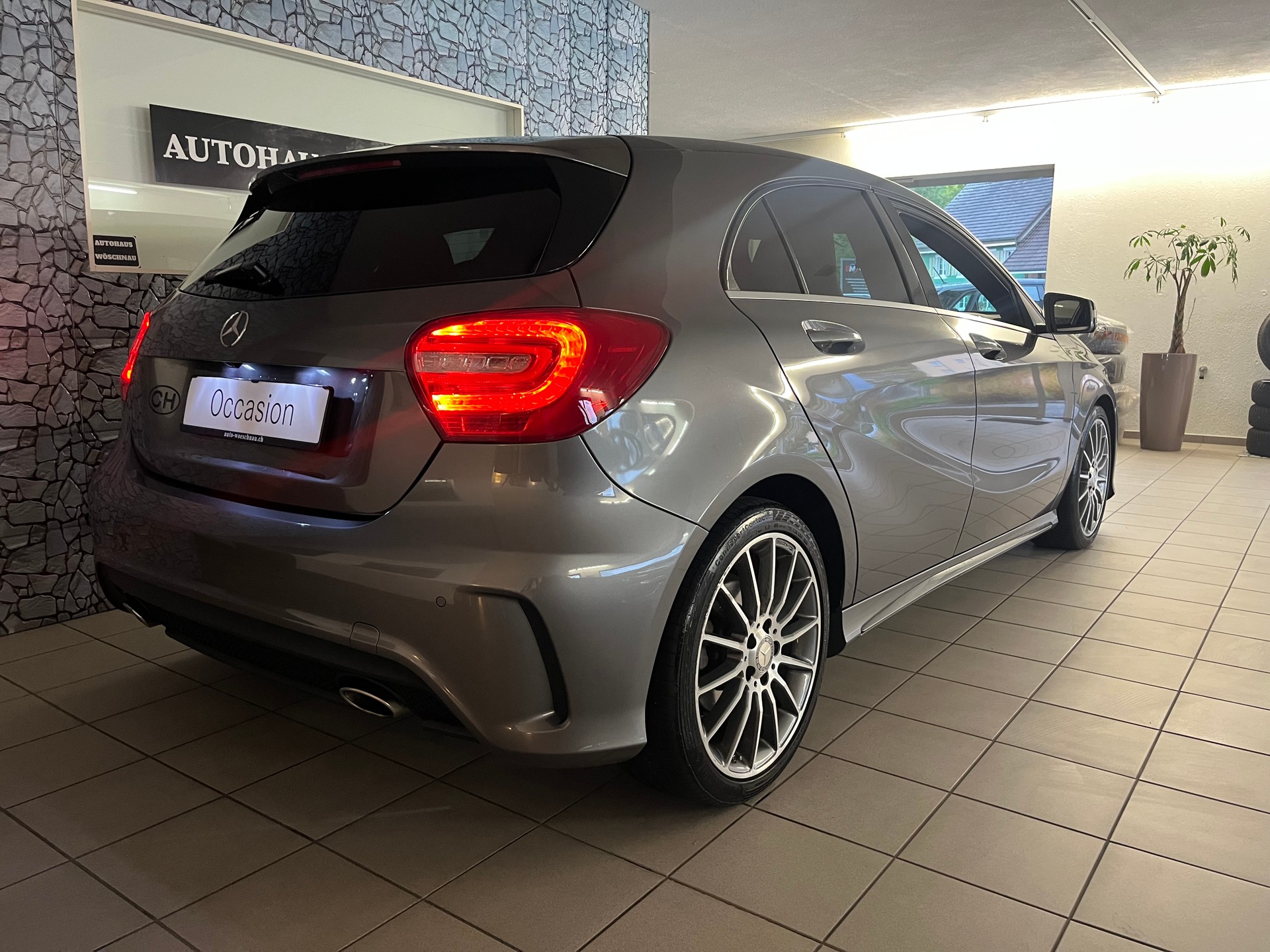 MERCEDES-BENZ A 180 AMG Line-image-2