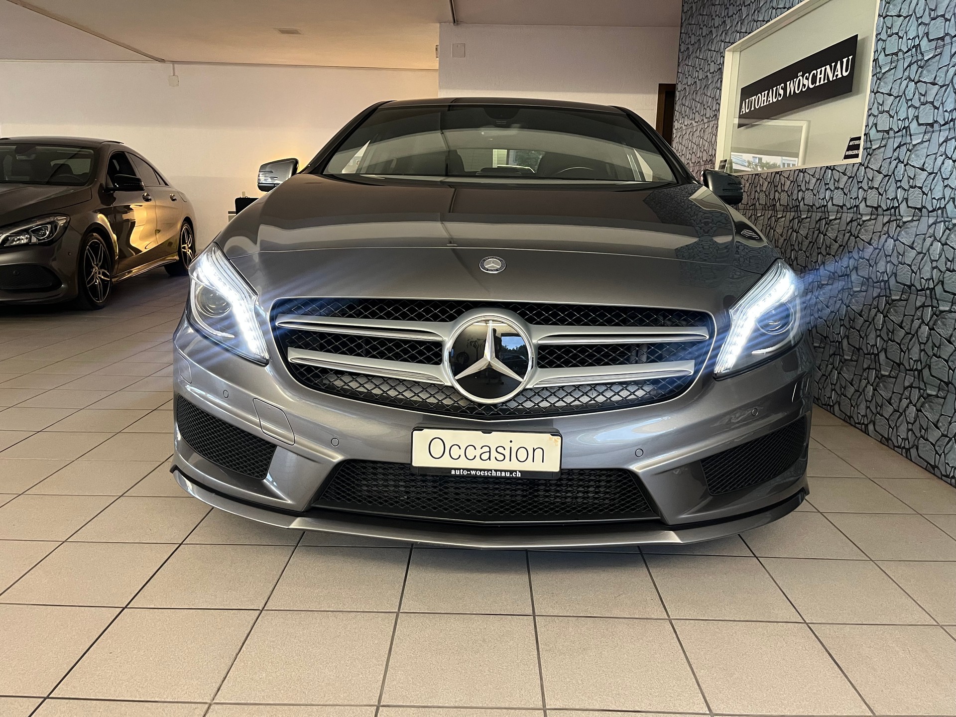 MERCEDES-BENZ A 180 AMG Line-image-5