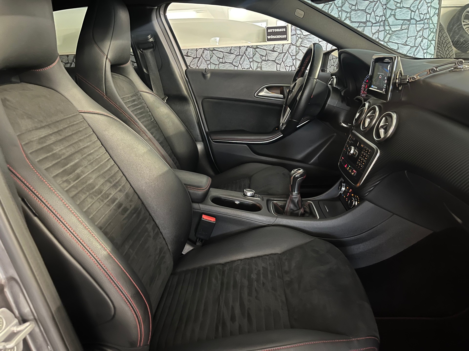 MERCEDES-BENZ A 180 AMG Line-image-8