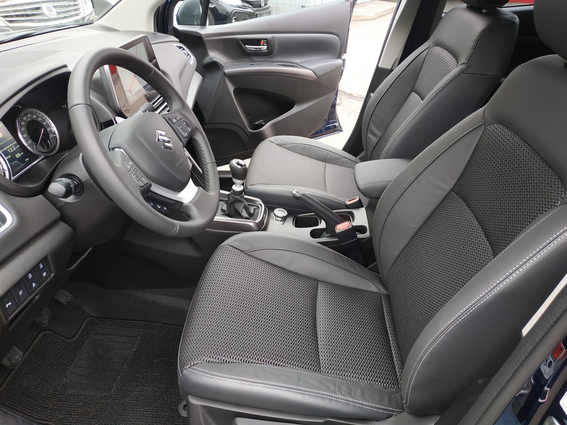 SUZUKI S-Cross 1.4 16V Compact Top Hybrid 4WD-image-11