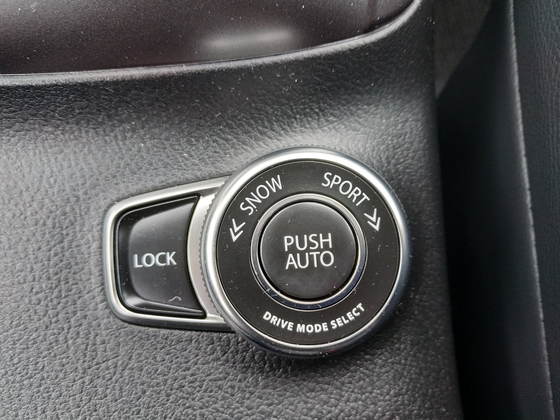 SUZUKI S-Cross 1.4 16V Compact Top Hybrid 4WD-image-17