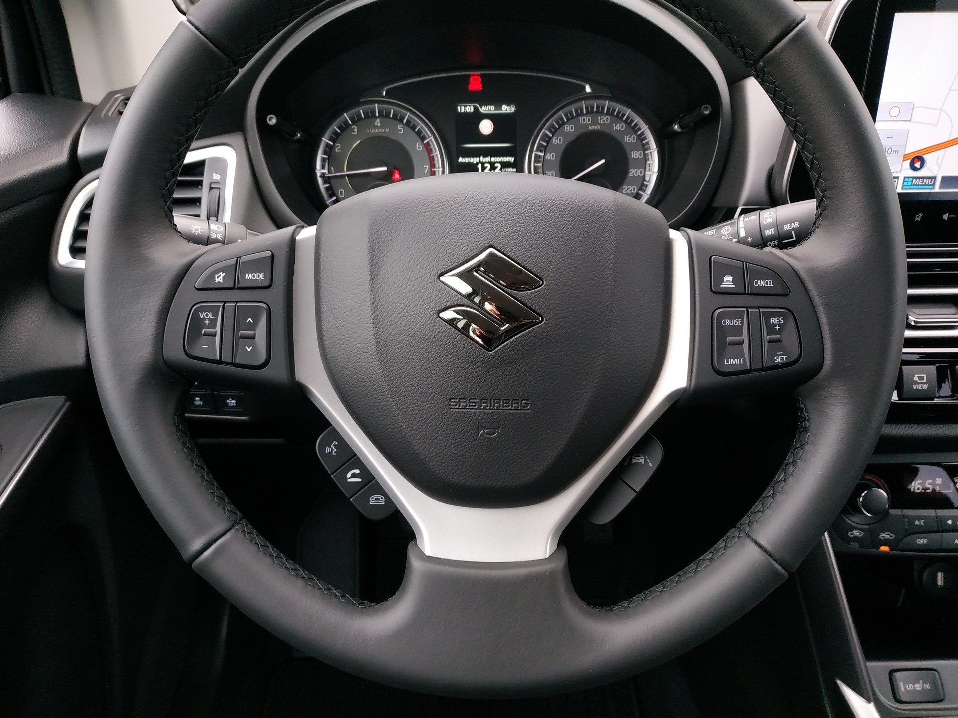 SUZUKI S-Cross 1.4 16V Compact Top Hybrid 4WD-image-13