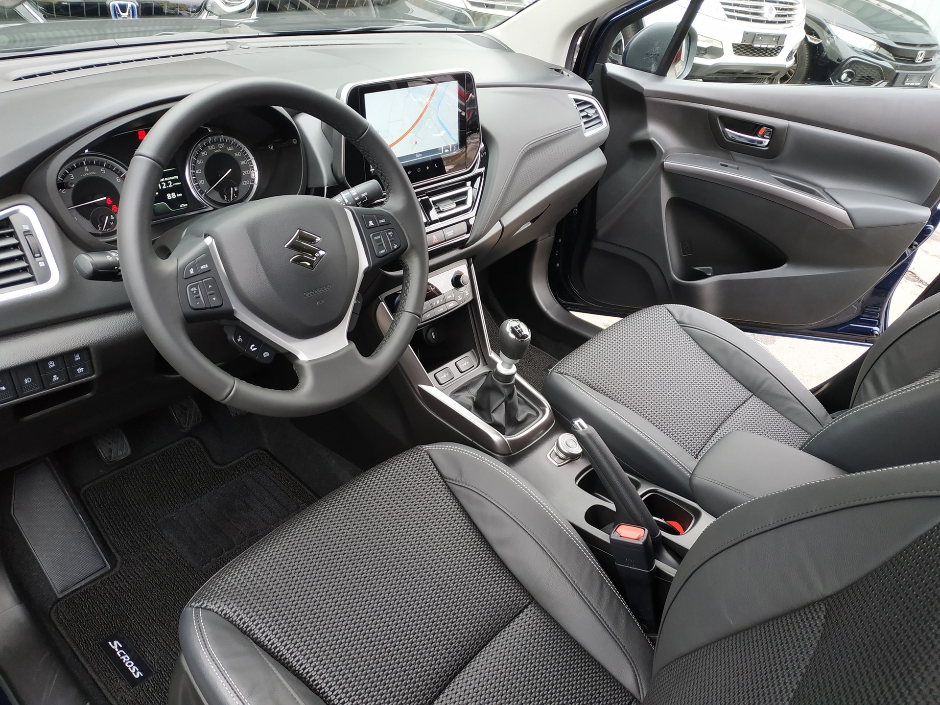 SUZUKI S-Cross 1.4 16V Compact Top Hybrid 4WD-image-9