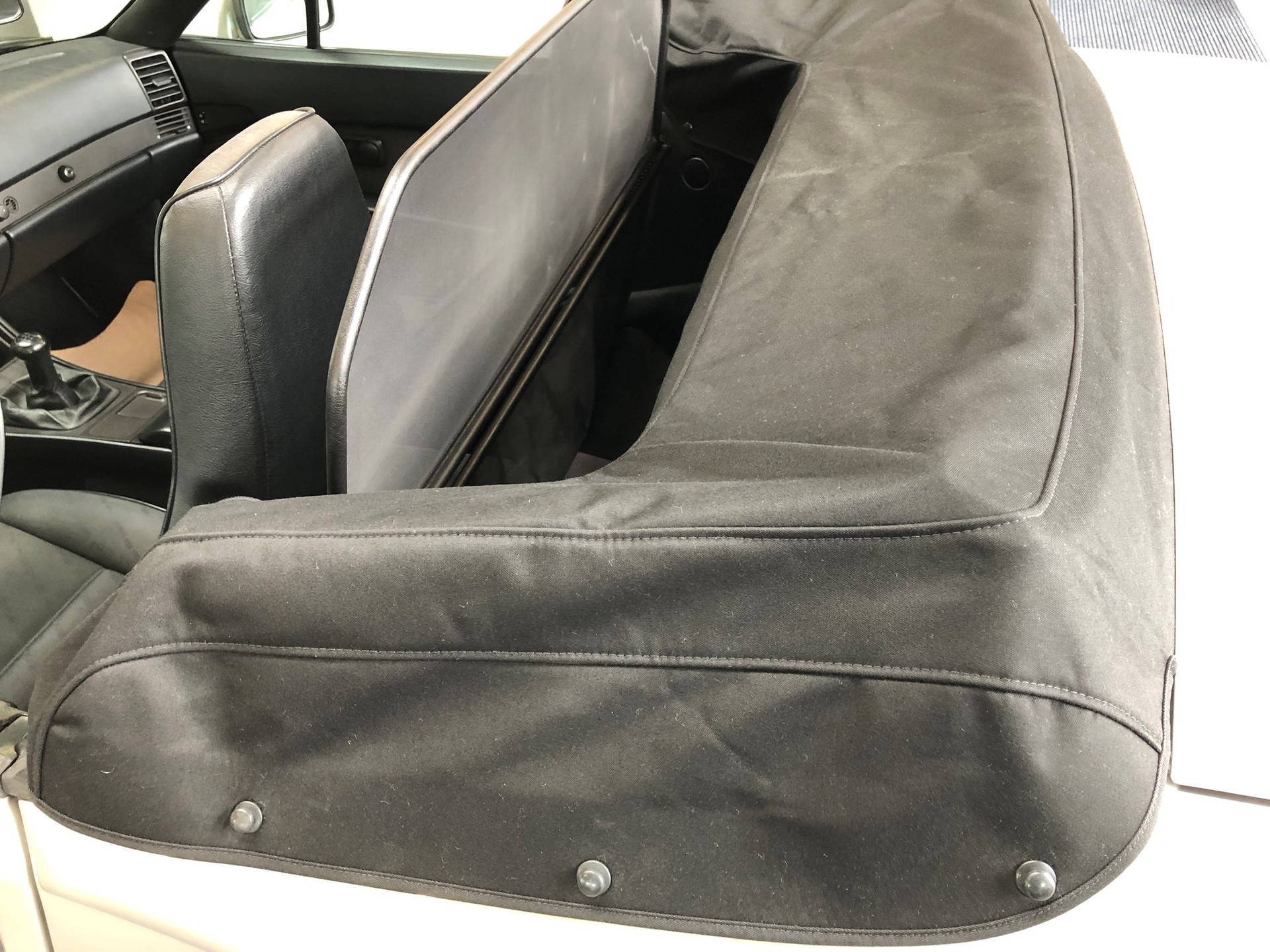 PORSCHE 944 S2 Cabriolet-image-19