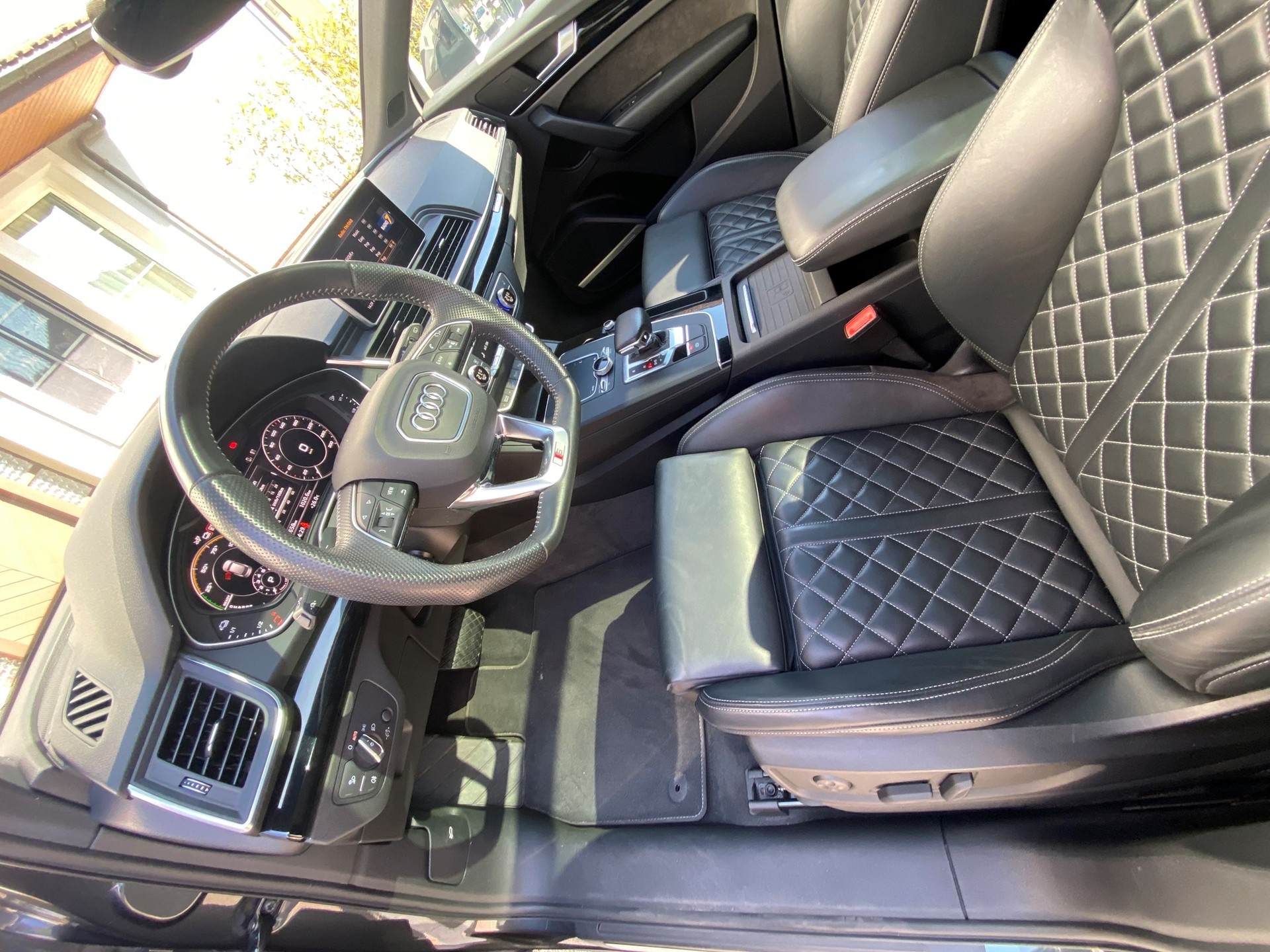AUDI Q5 55 TFSI e quattro-image-11
