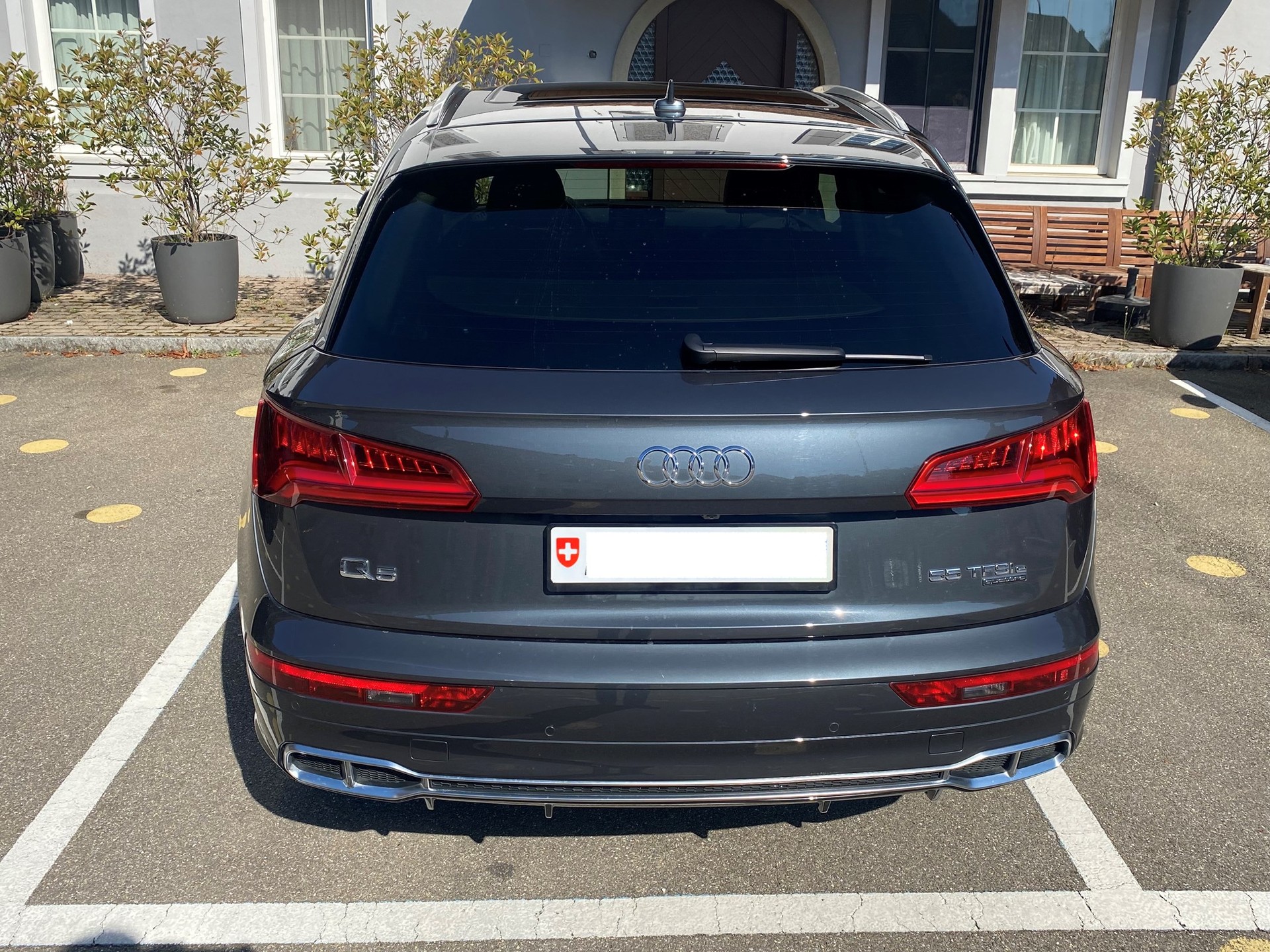 AUDI Q5 55 TFSI e quattro-image-4