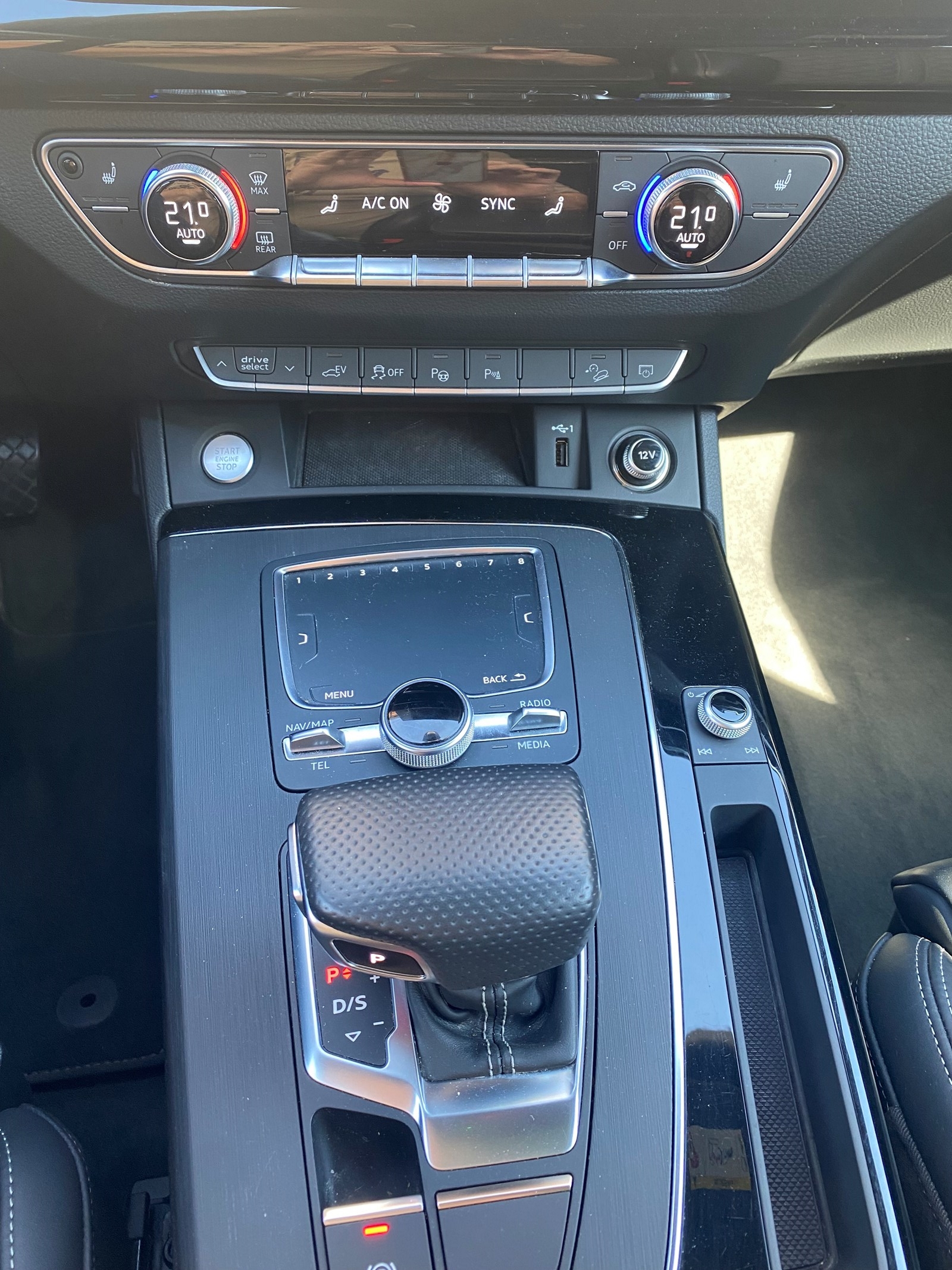 AUDI Q5 55 TFSI e quattro-image-16