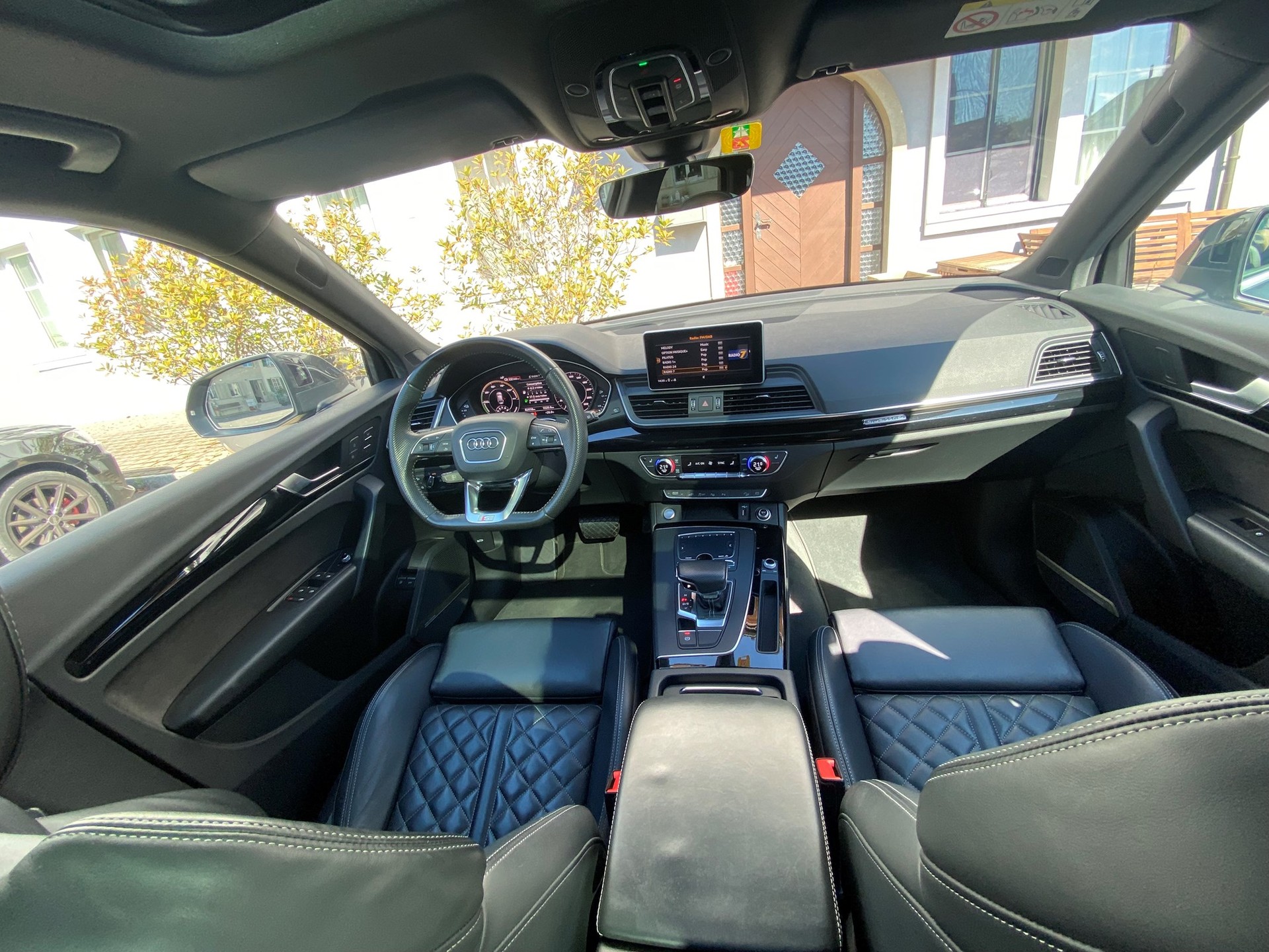 AUDI Q5 55 TFSI e quattro-image-8