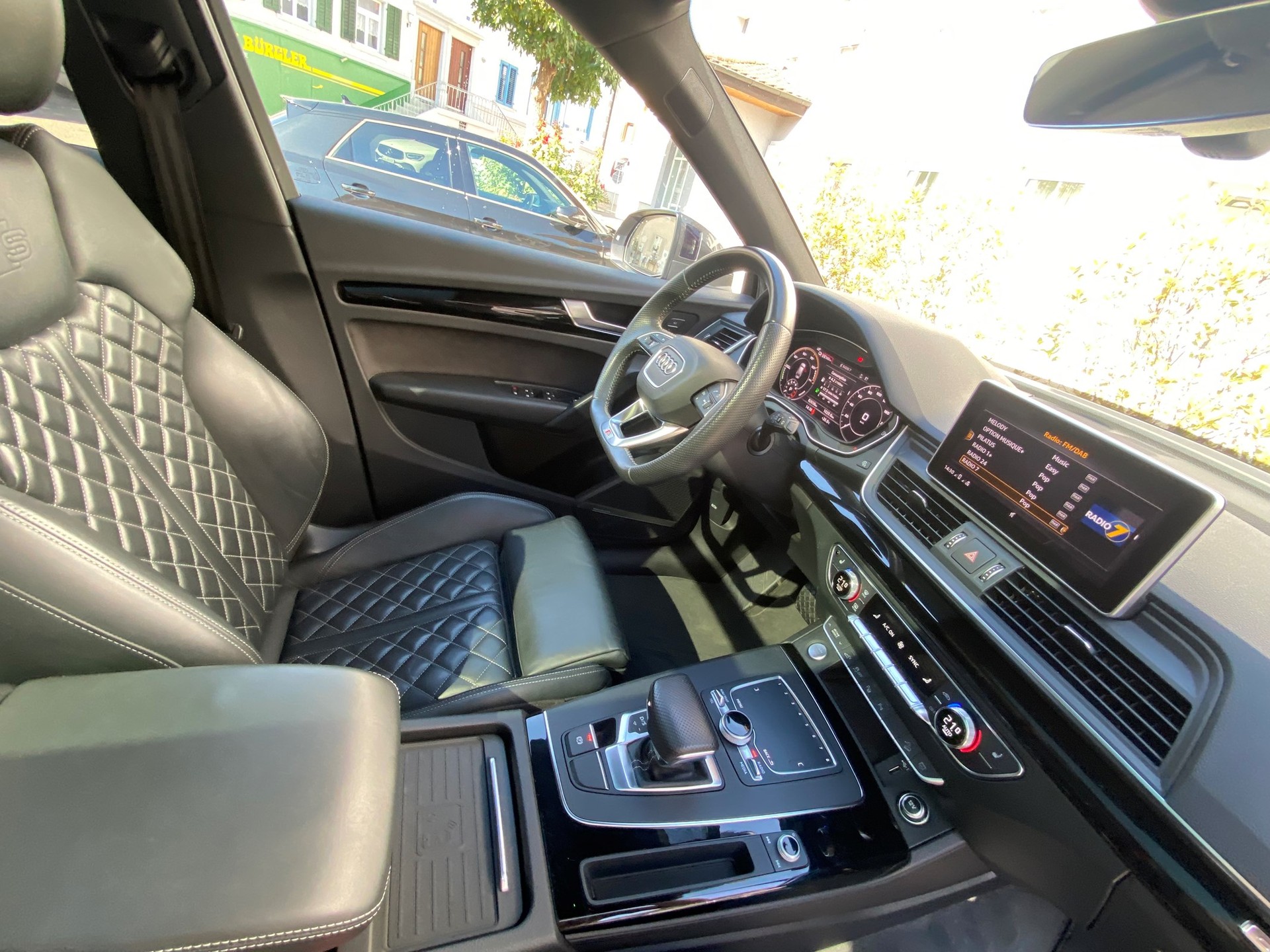 AUDI Q5 55 TFSI e quattro-image-9