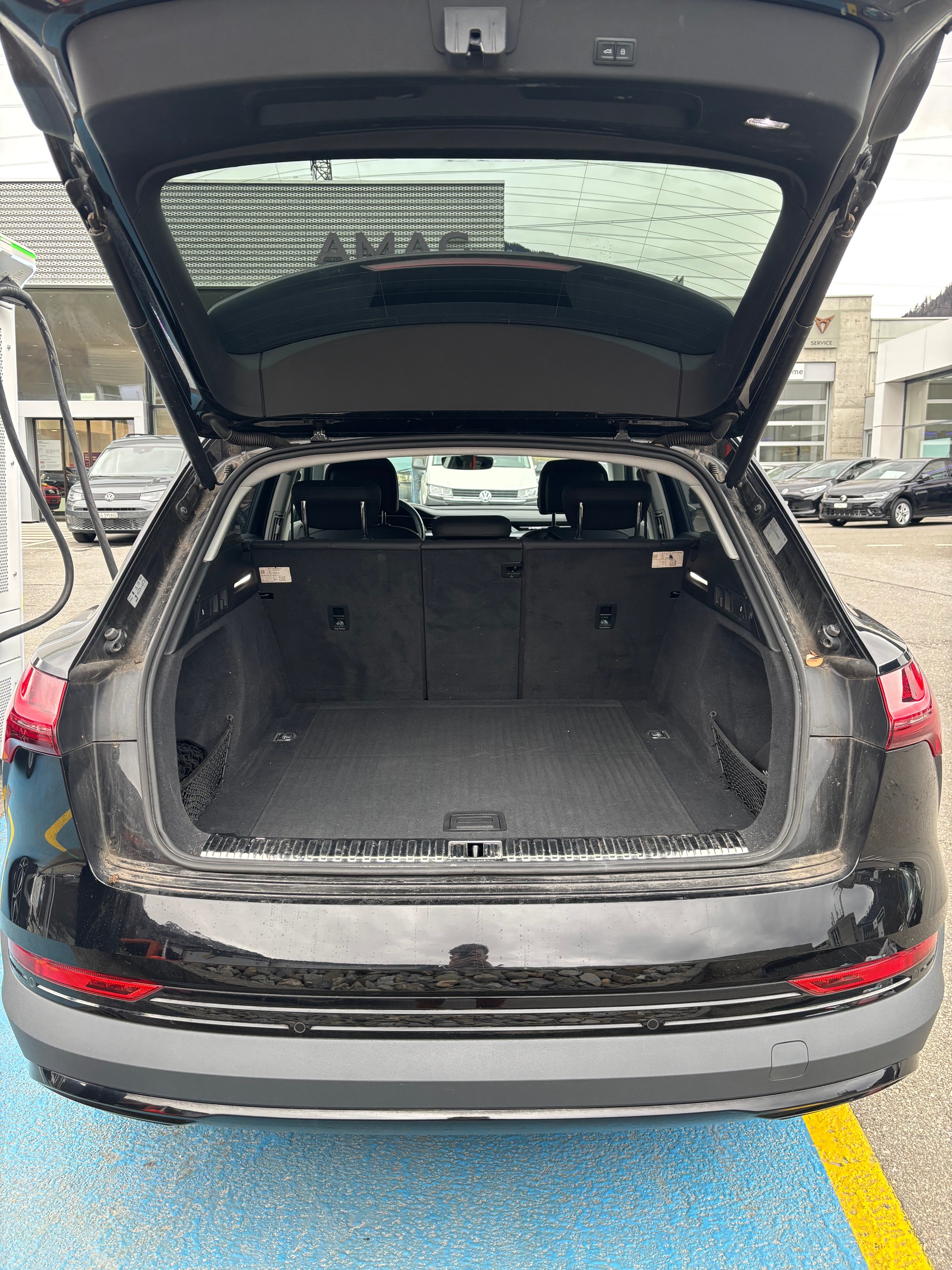 AUDI e-tron 50 quattro Premium-image-7