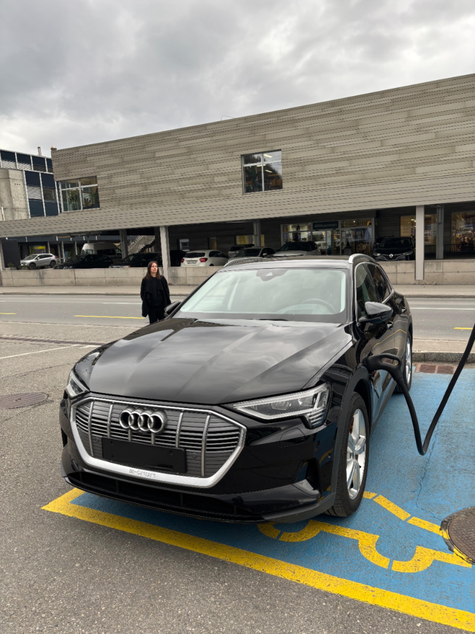 AUDI e-tron 50 quattro Premium-image-1