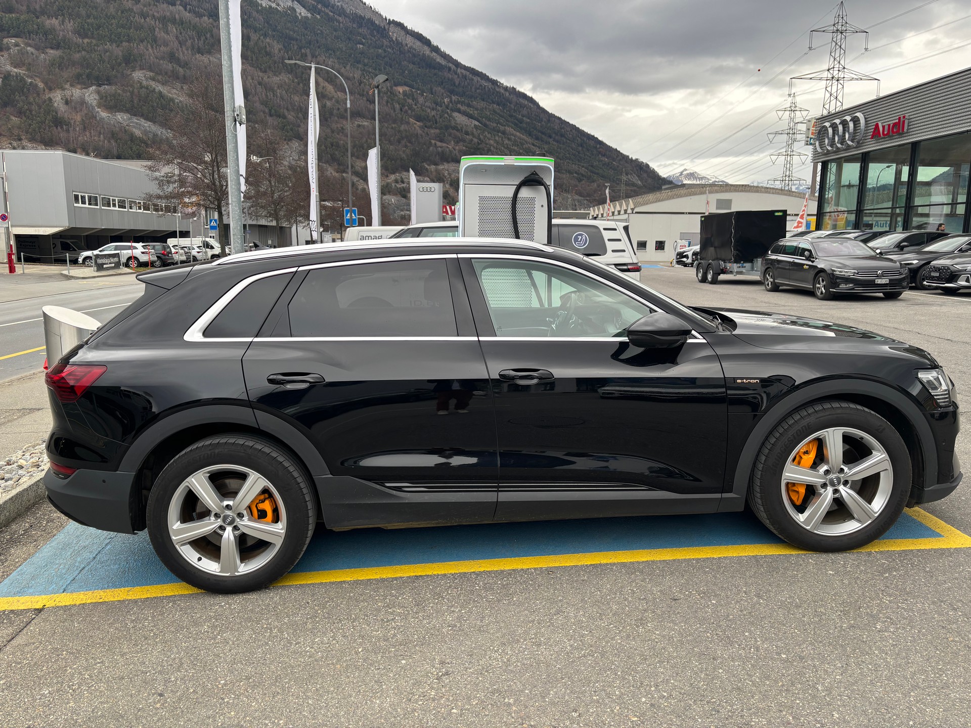 AUDI e-tron 50 quattro Premium-image-2