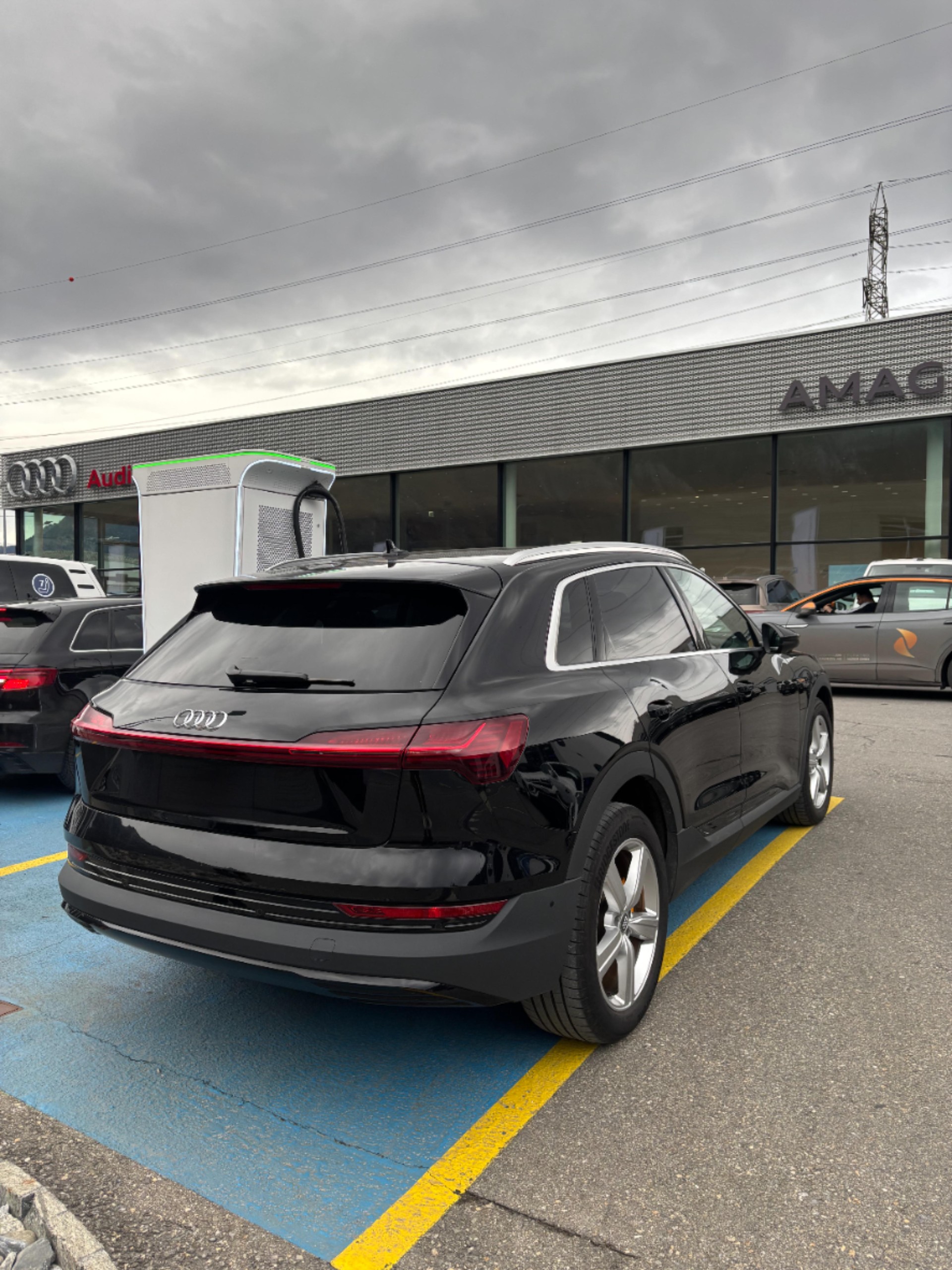 AUDI e-tron 50 quattro Premium-image-4