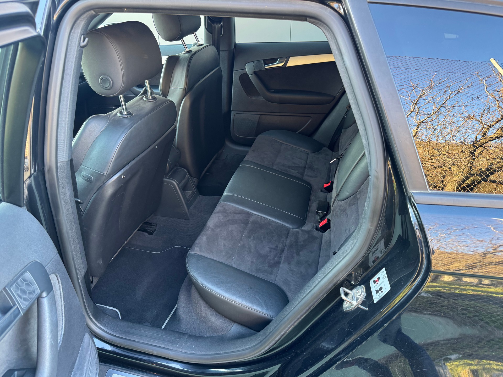 AUDI S3 Sportback 2.0 TFSI quattro-image-10