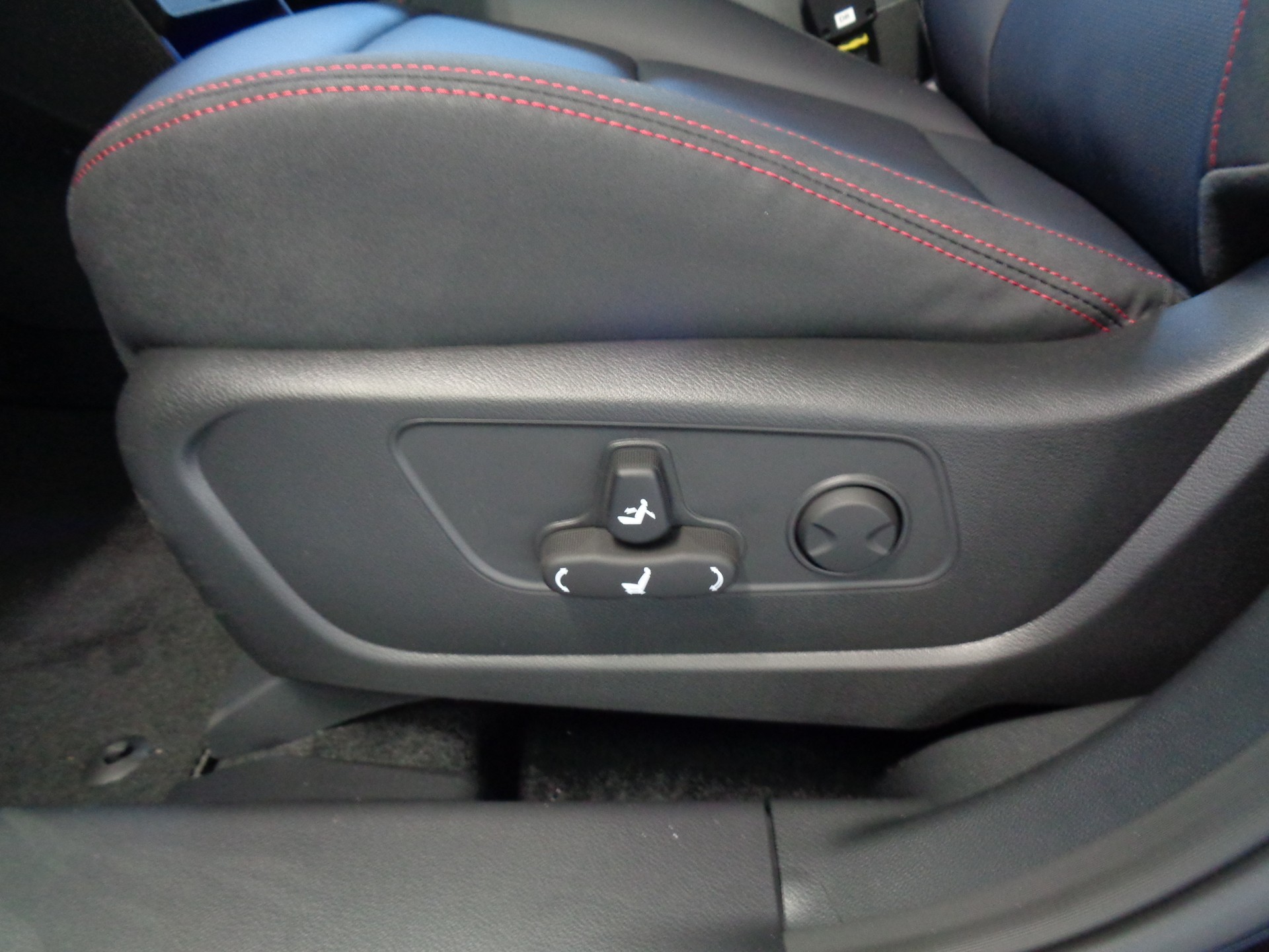 KGM-SsangYong Actyon 1.5 T GDI First Edition 4WD Automat-image-13