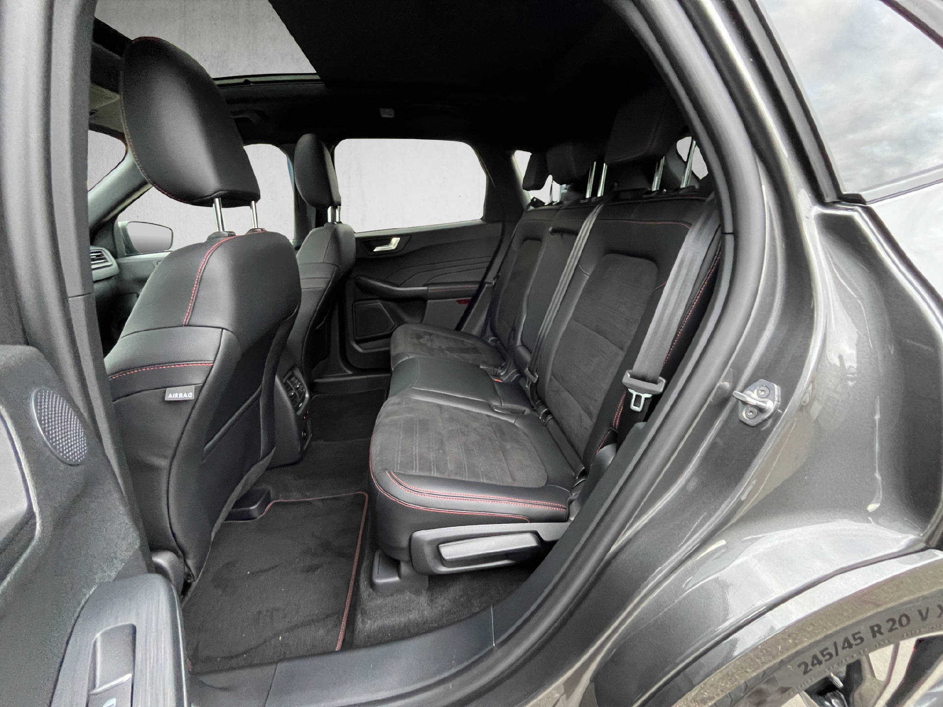 FORD Kuga 2.5 Plug-in Hybrid ST-Line X-image-8