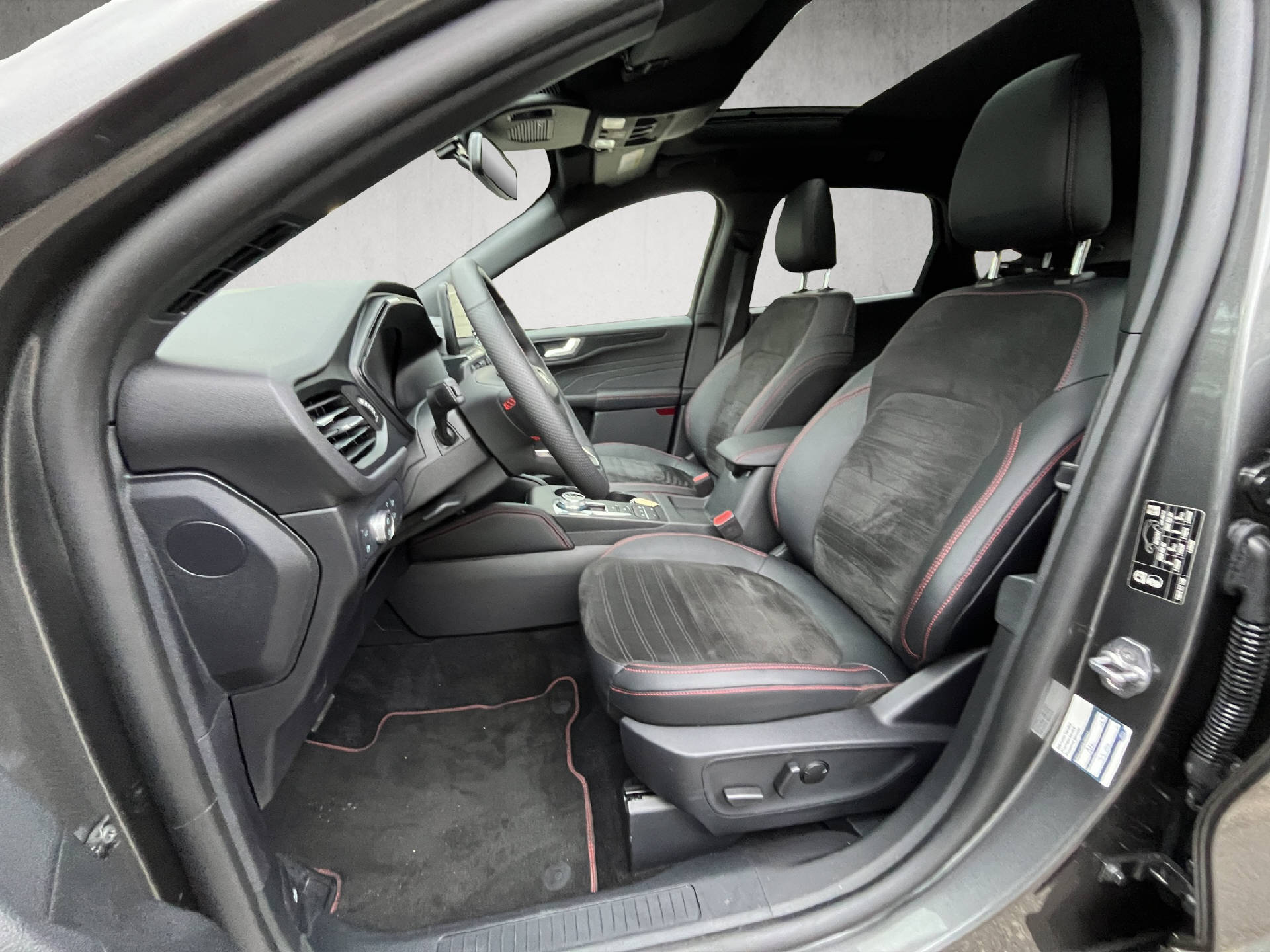 FORD Kuga 2.5 Plug-in Hybrid ST-Line X-image-13