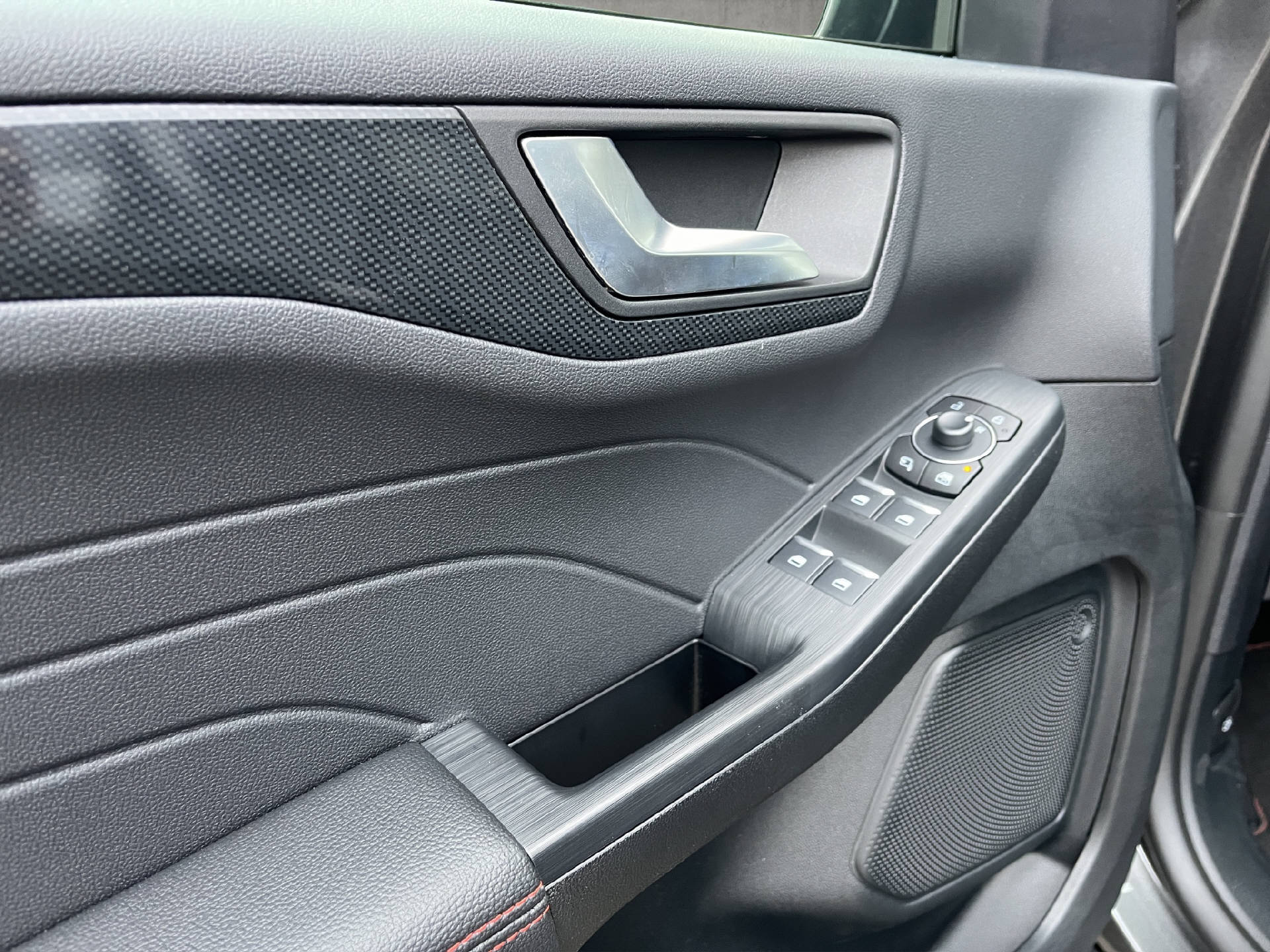 FORD Kuga 2.5 Plug-in Hybrid ST-Line X-image-6