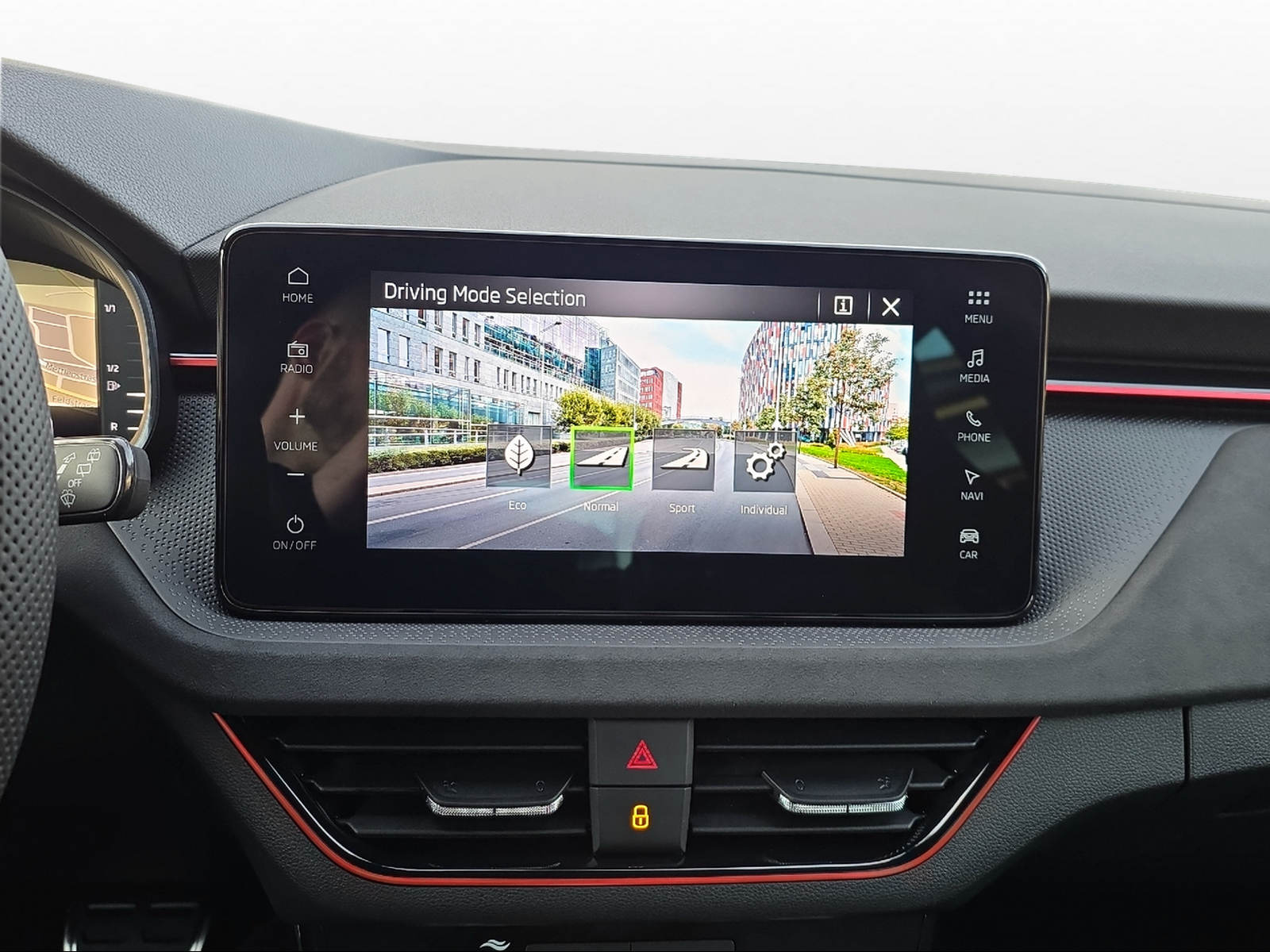 SKODA Kamiq 1.0 TSI Dynamic DSG-image-8