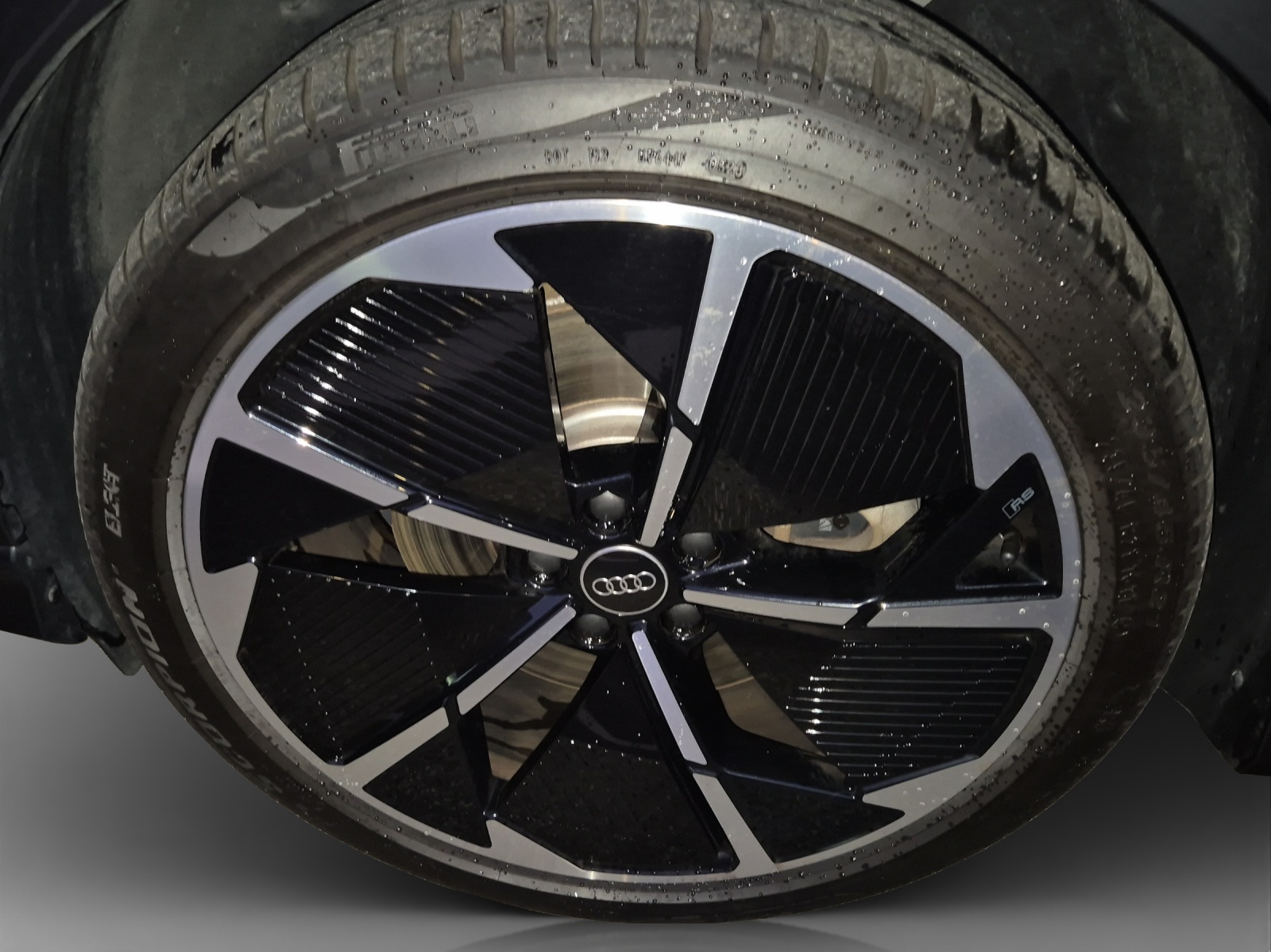 AUDI Q4 e-tron 50 quattro-image-14