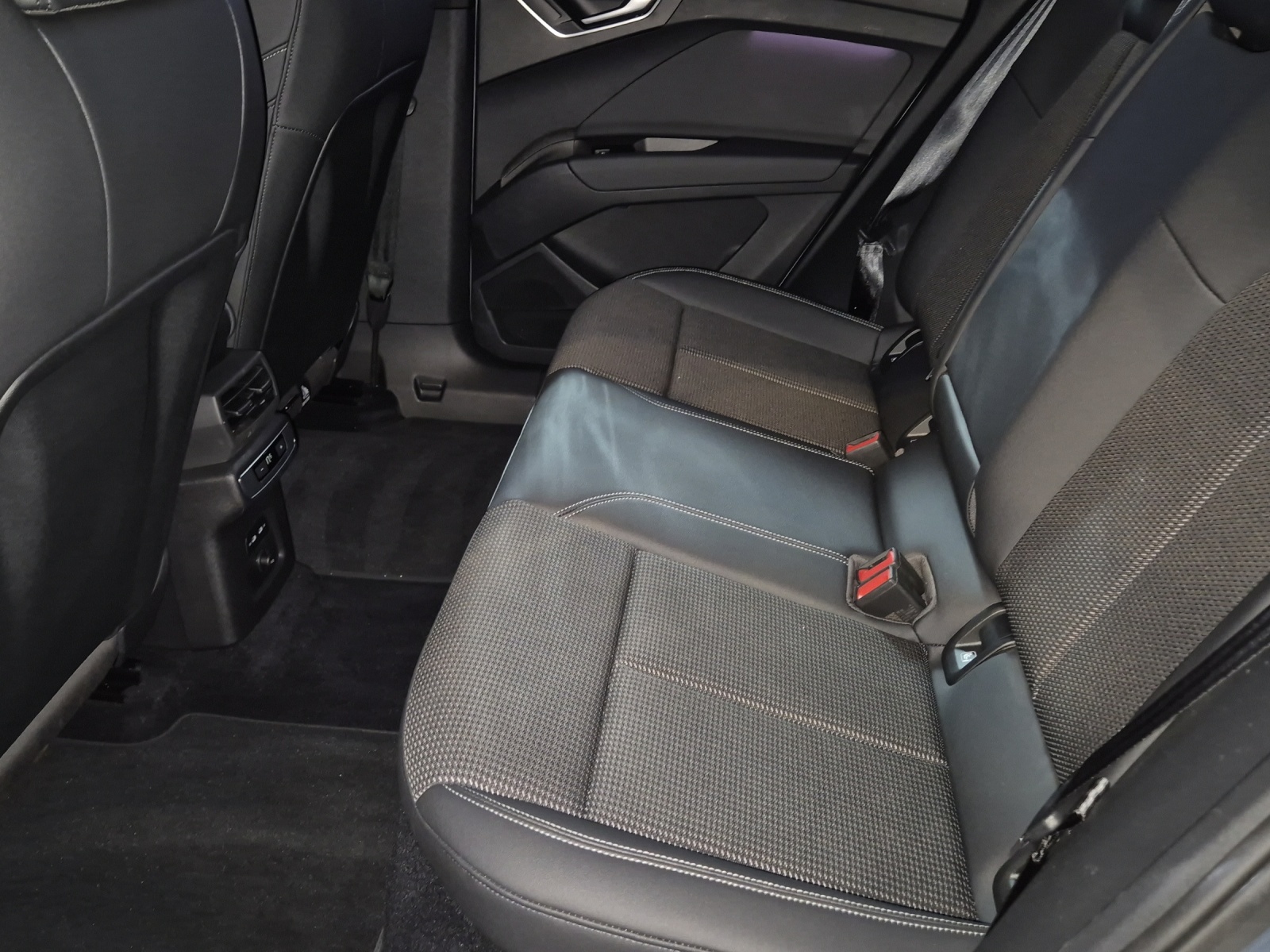 AUDI Q4 e-tron 50 quattro-image-12