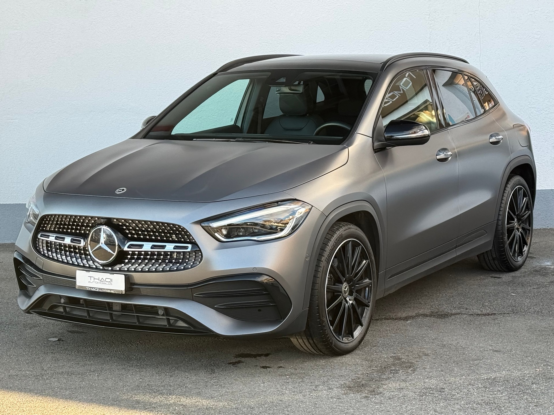 MERCEDES-BENZ GLA 200 AMG Line 7G-DCT GREY MATT-showroom-element-3