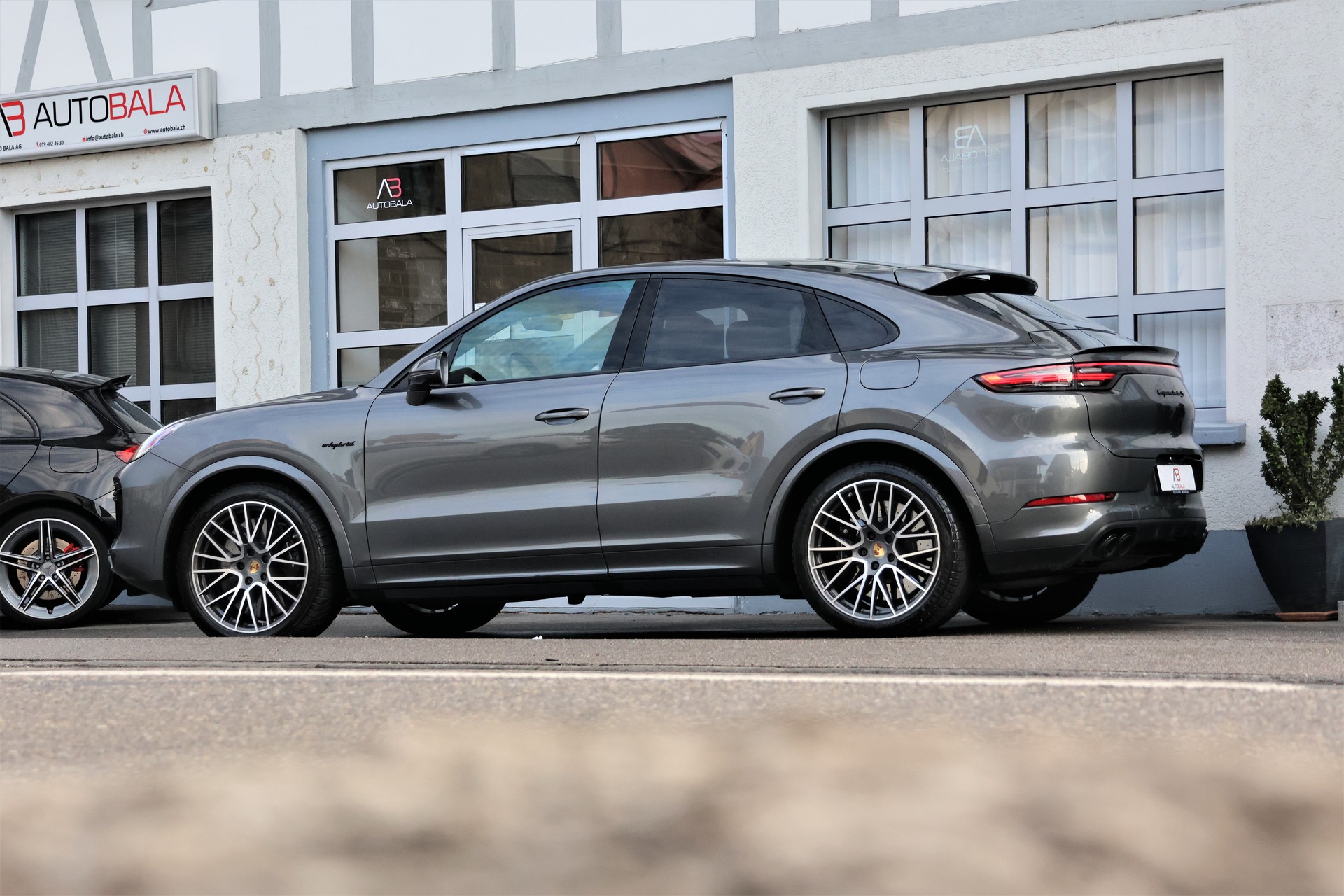PORSCHE Cayenne Turbo Coupé S E-Hybrid (CH) + 3.0T AHK-image-3
