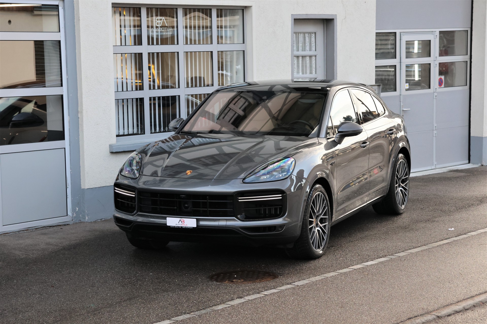 PORSCHE Cayenne Turbo Coupé S E-Hybrid (CH) + 3.0T AHK-image-0