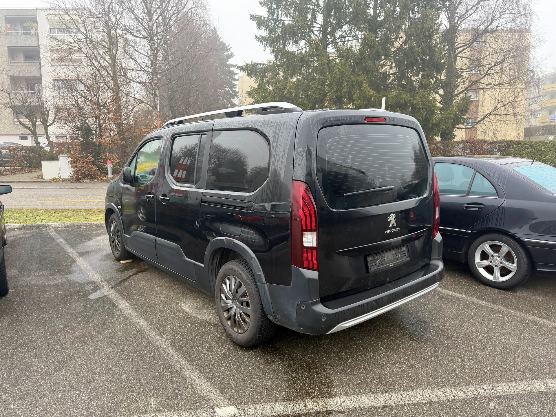 PEUGEOT Rifter Long 1.5 BlueHDi Allure Automat-image-3
