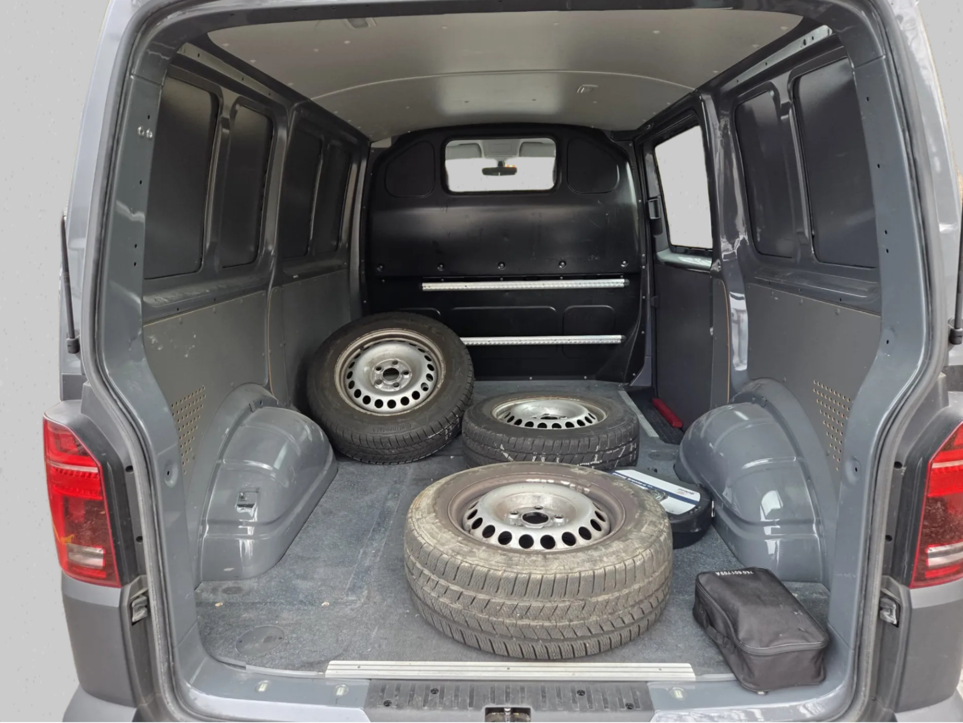 VW T6.1 2.0 TDI 4Motion DSG ** Frish MFK 2026 **-image-4