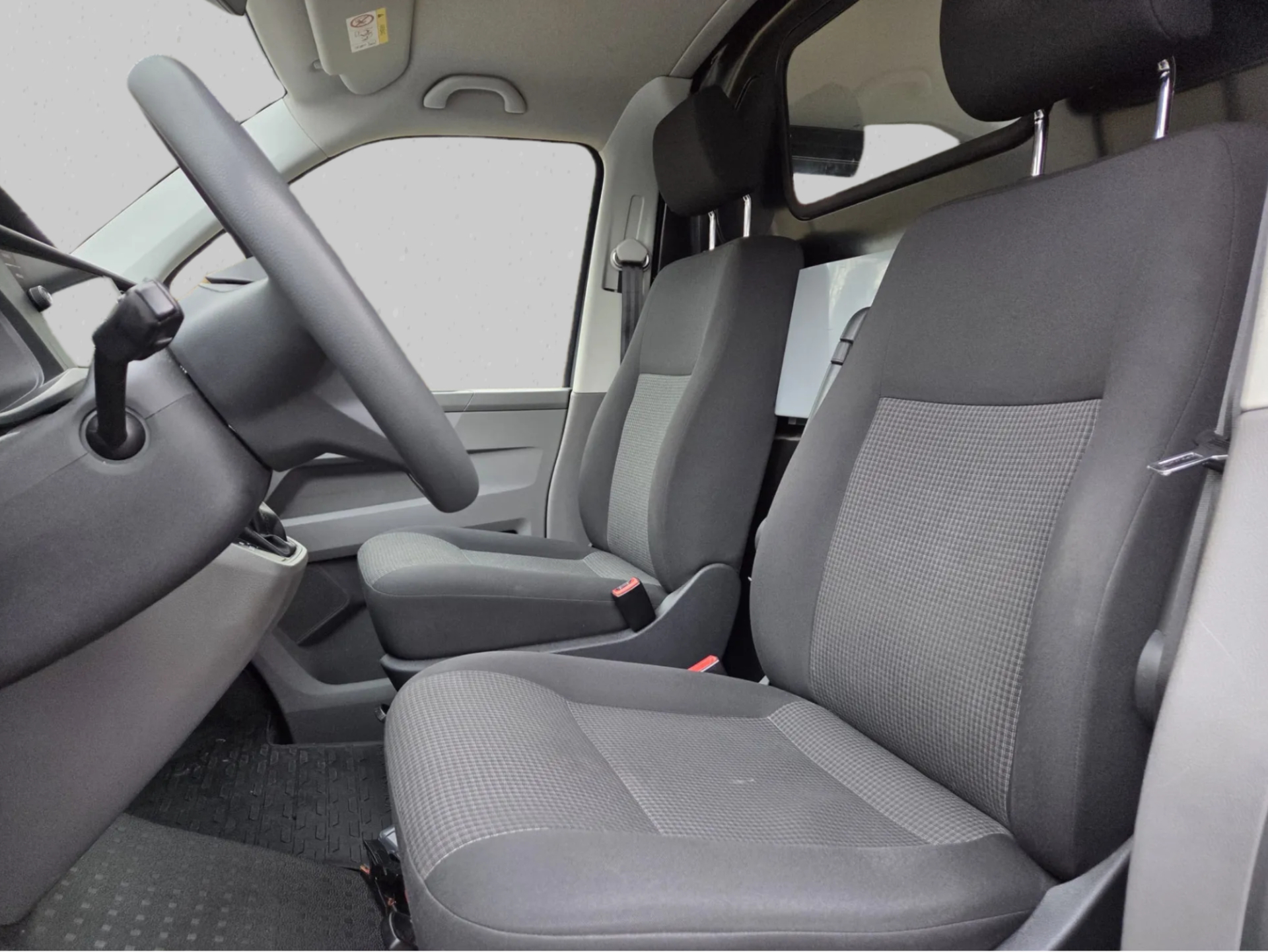 VW T6.1 2.0 TDI 4Motion DSG ** Frish MFK 2026 **-image-5