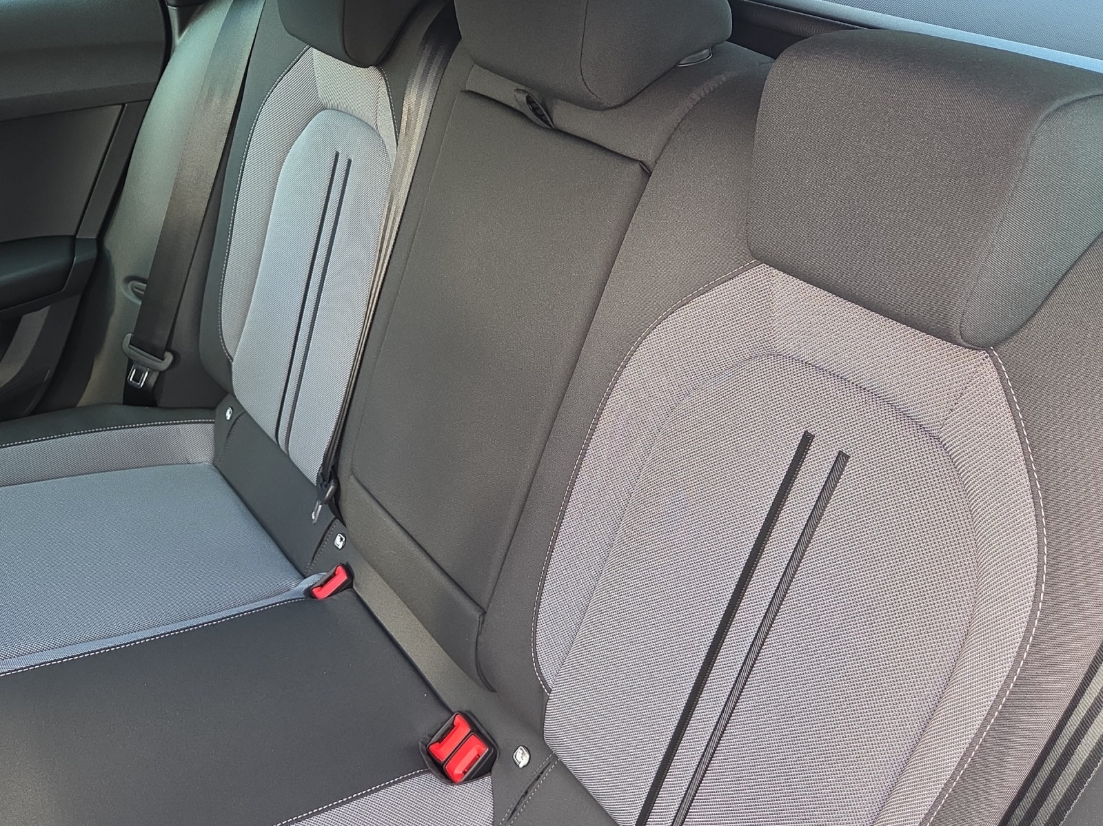 SEAT Leon ST 1.5 eHybrid pHEV DSG Business Edition-image-11