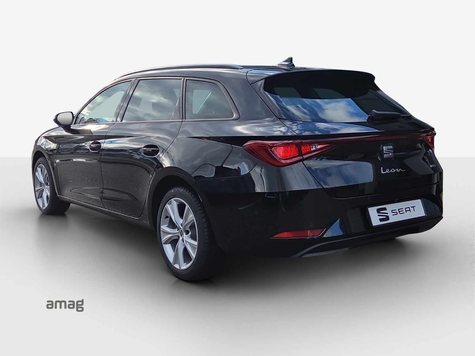 SEAT Leon ST 1.5 eHybrid pHEV DSG Business Edition-image-2