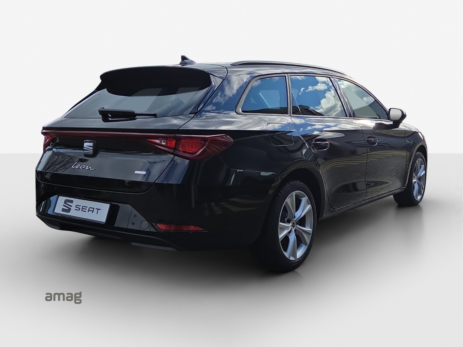 SEAT Leon ST 1.5 eHybrid pHEV DSG Business Edition-image-4