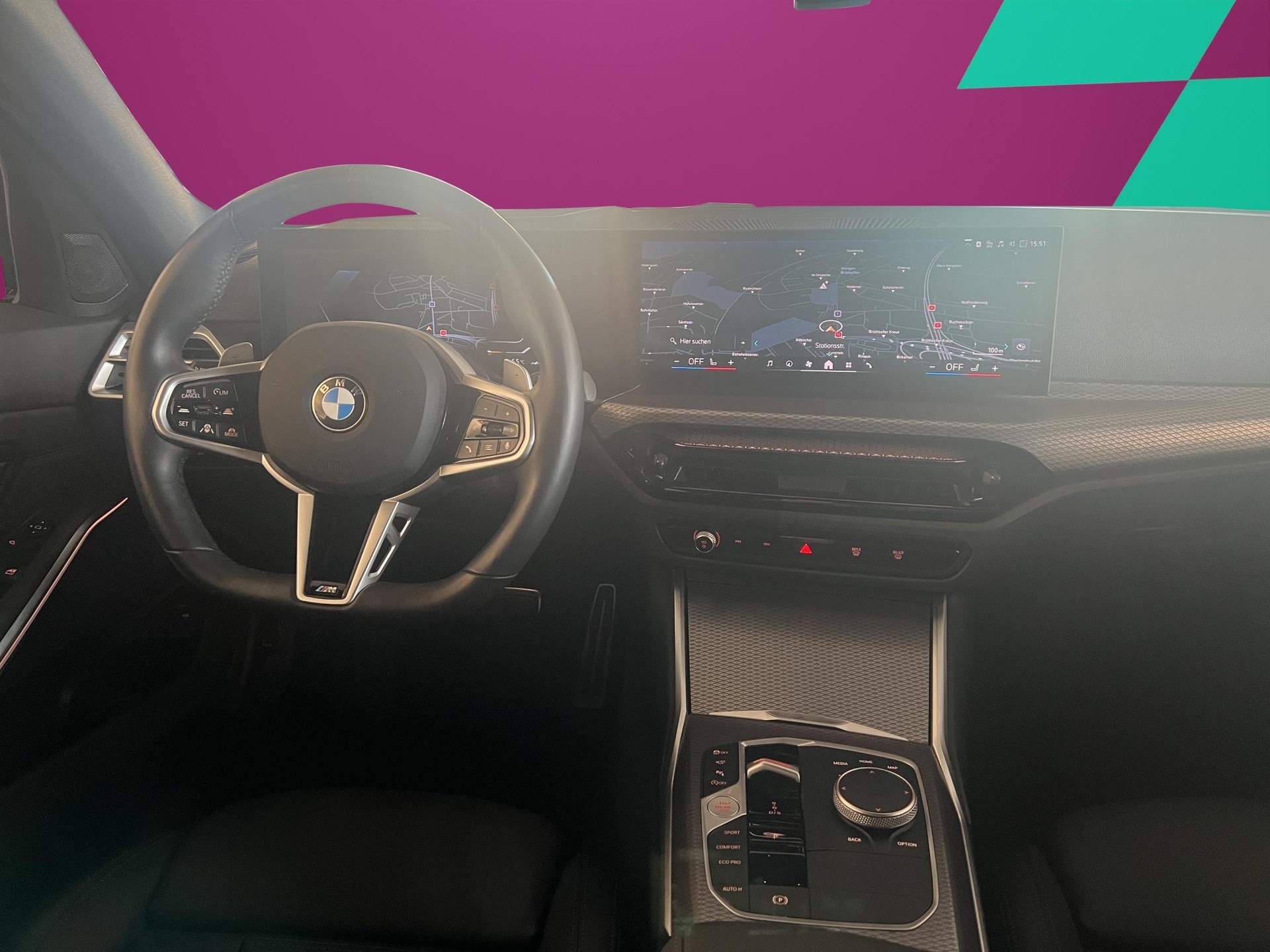 BMW 330i xDrive M Sport Touring-image-12