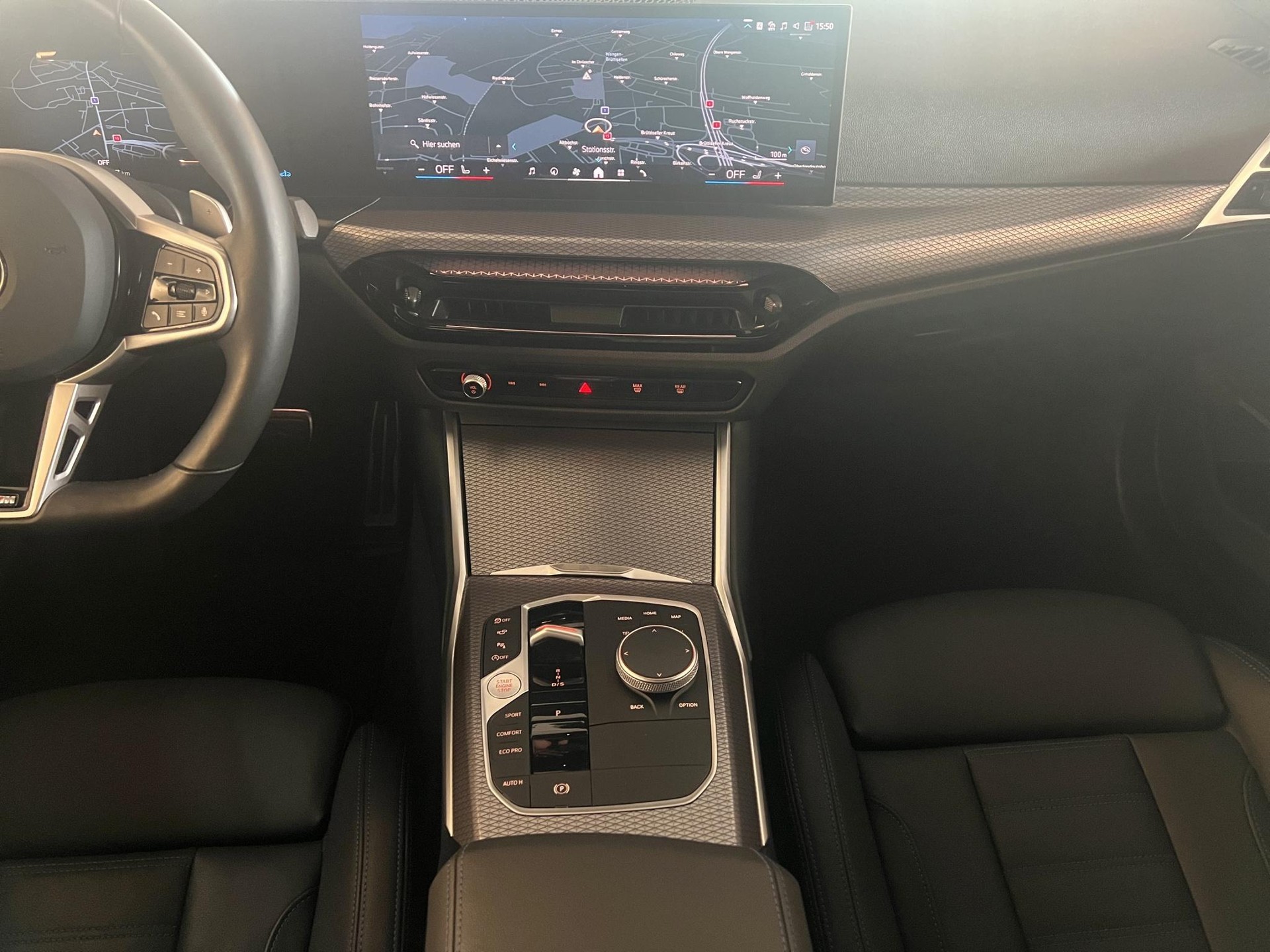 BMW 330i xDrive M Sport Touring-image-16